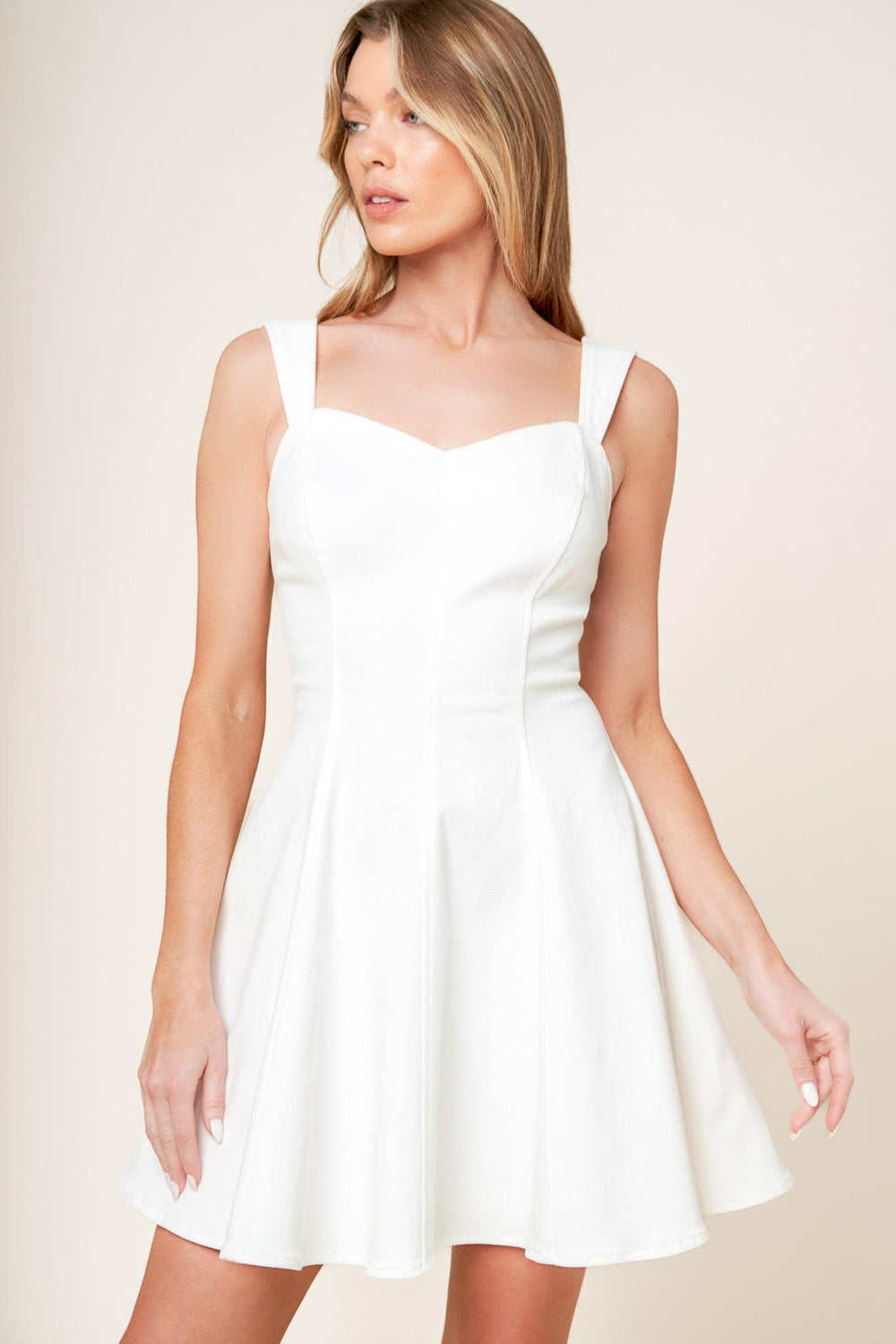 
A solid woven mini dress featuring sweetheart neckline, sleeveless, circle skirt and back zipper closure

Details:

Self : 97% Cotton 3% Spandex

Size &amp; Fit

- Model is 5`8" And Wearing Size Small
- Measurements Taken From Size Small
- Approx. Length: 33" FLYING TOMATO