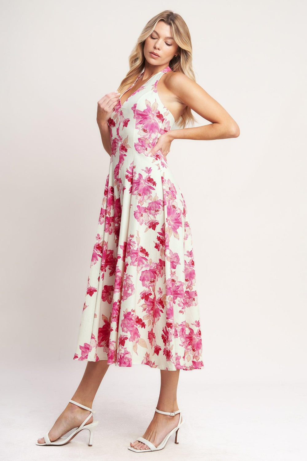 
A printed woven halter midi dress featuring V neckline with back button closure, circle skirt, bare back and zipper closure

Details:

Self : 97% Cotton 3% Spandex

Size &amp; Fit

- Model is 5`8" And Wearing Size Small
- Measurements Taken From Size Small
- Approx. Length: 50"