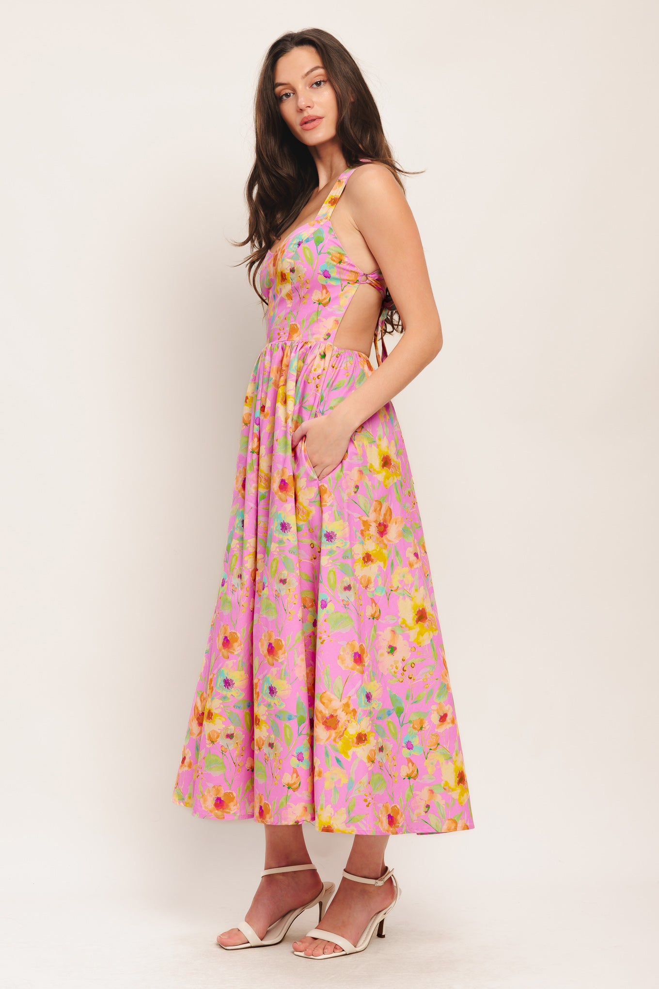 
A printed woven midi dress featuring sweetheart neckline, straps, full skirt and open back with cross tie closure

Details:

Self : 100% Cotton
Lining : 100% Polyester

Size &amp; Fit

- Model is 5`8" And Wearing Size Small
- Measurements Taken From Size Small
- Approx. Length: 55"