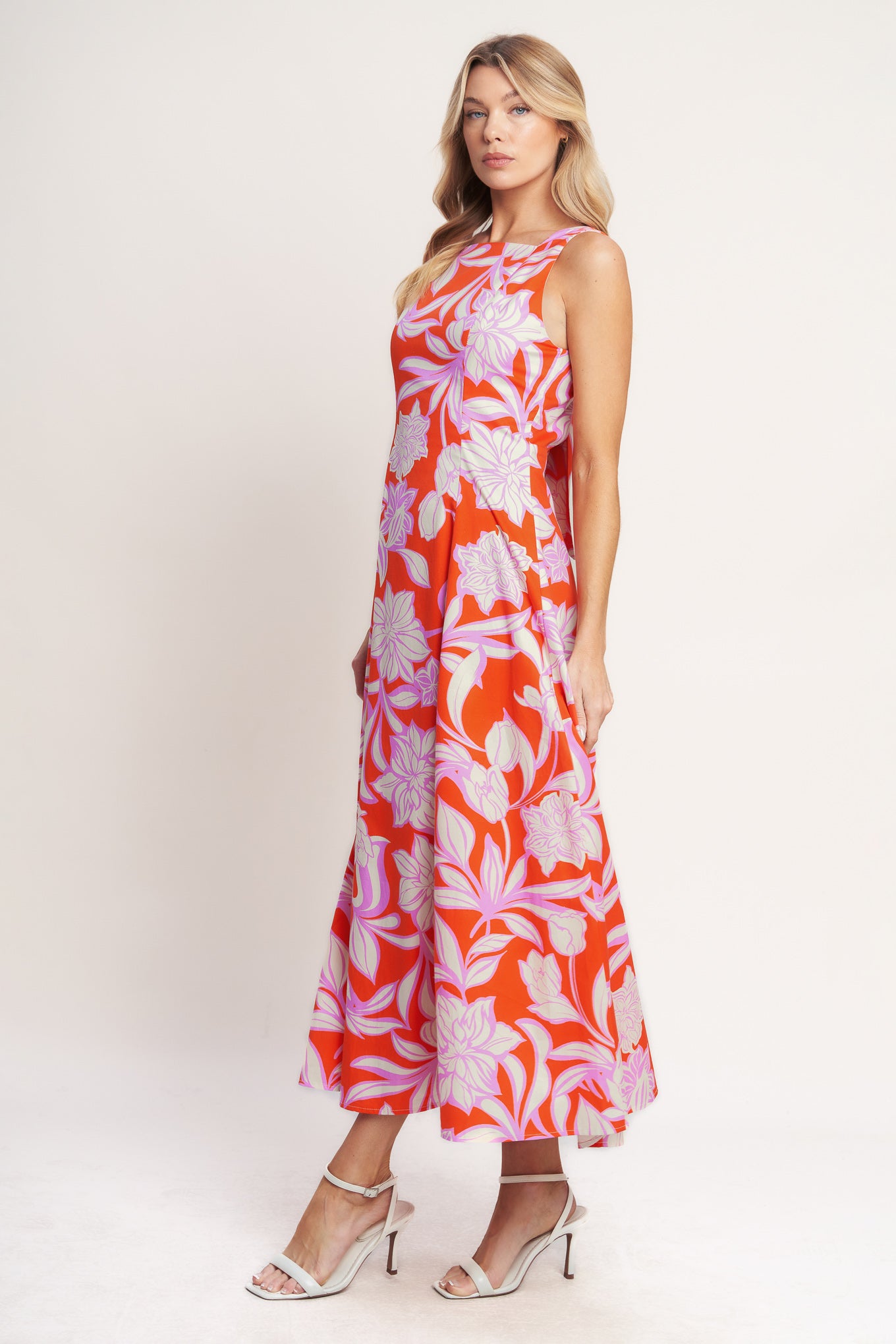 
A printed woven midi dress featuring square neckline, sleeveless, circle skirt, bare back with tie and zipper closure

Details:

Self : 100% Cotton
Lining : 100% Polyester

Size &amp; Fit

- Model is 5`8" And Wearing Size Small
- Measurements Taken From Size Small
- Approx. Length: 52"