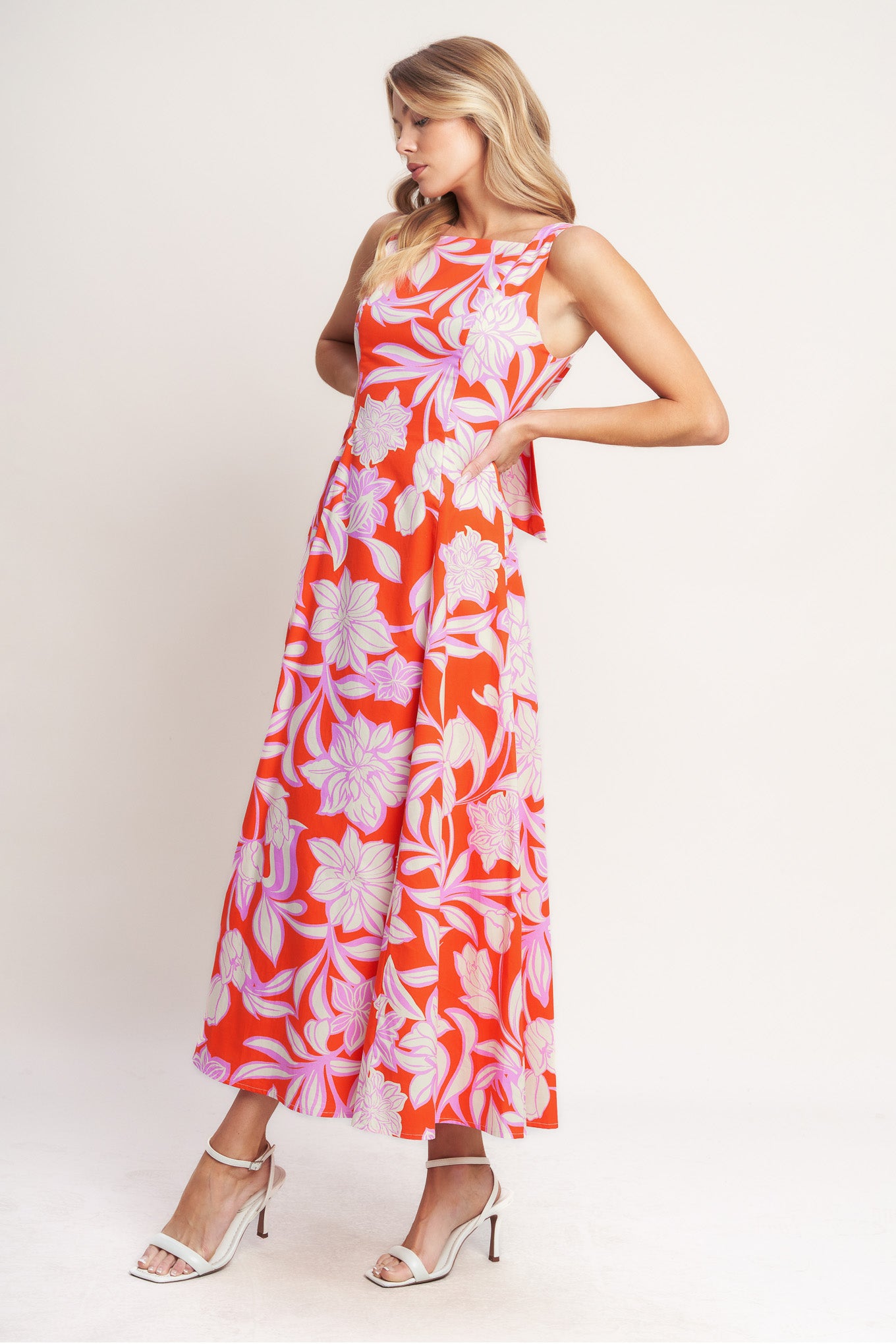 
A printed woven midi dress featuring square neckline, sleeveless, circle skirt, bare back with tie and zipper closure

Details:

Self : 100% Cotton
Lining : 100% Polyester

Size &amp; Fit

- Model is 5`8" And Wearing Size Small
- Measurements Taken From Size Small
- Approx. Length: 52"