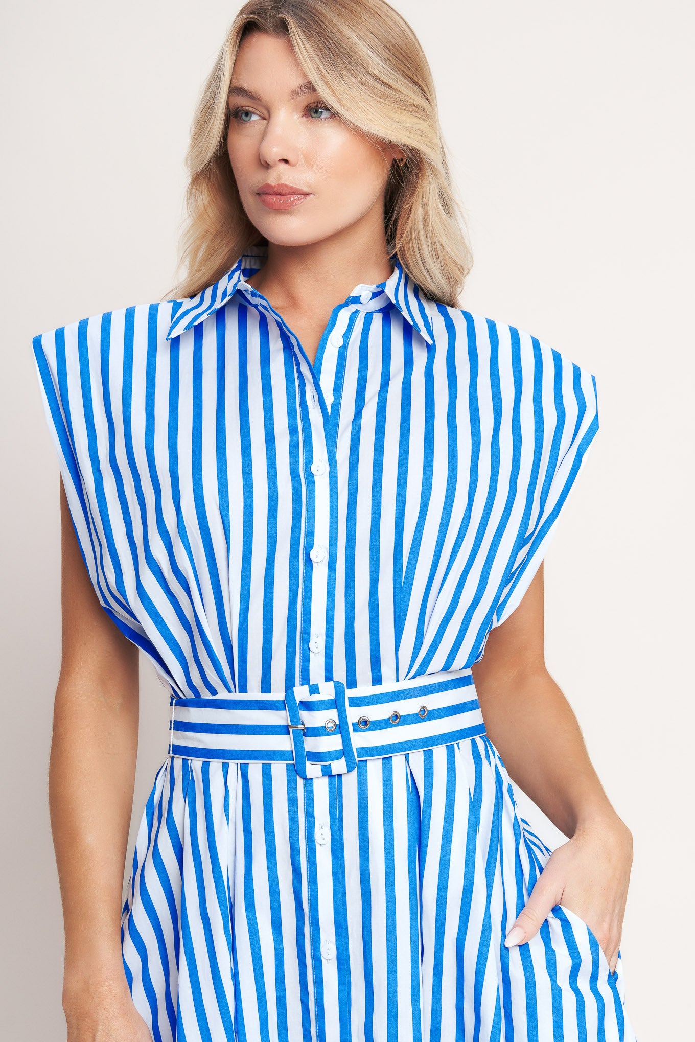 
A striped woven midi dress featuring collar, short sleeve, front button down and self belt

Details:

Self : 100% Cotton

Size & Fit

- Model is 5`8" And Wearing Size Small
- Measurements Taken From Size Small
- Approx. Length: 54"