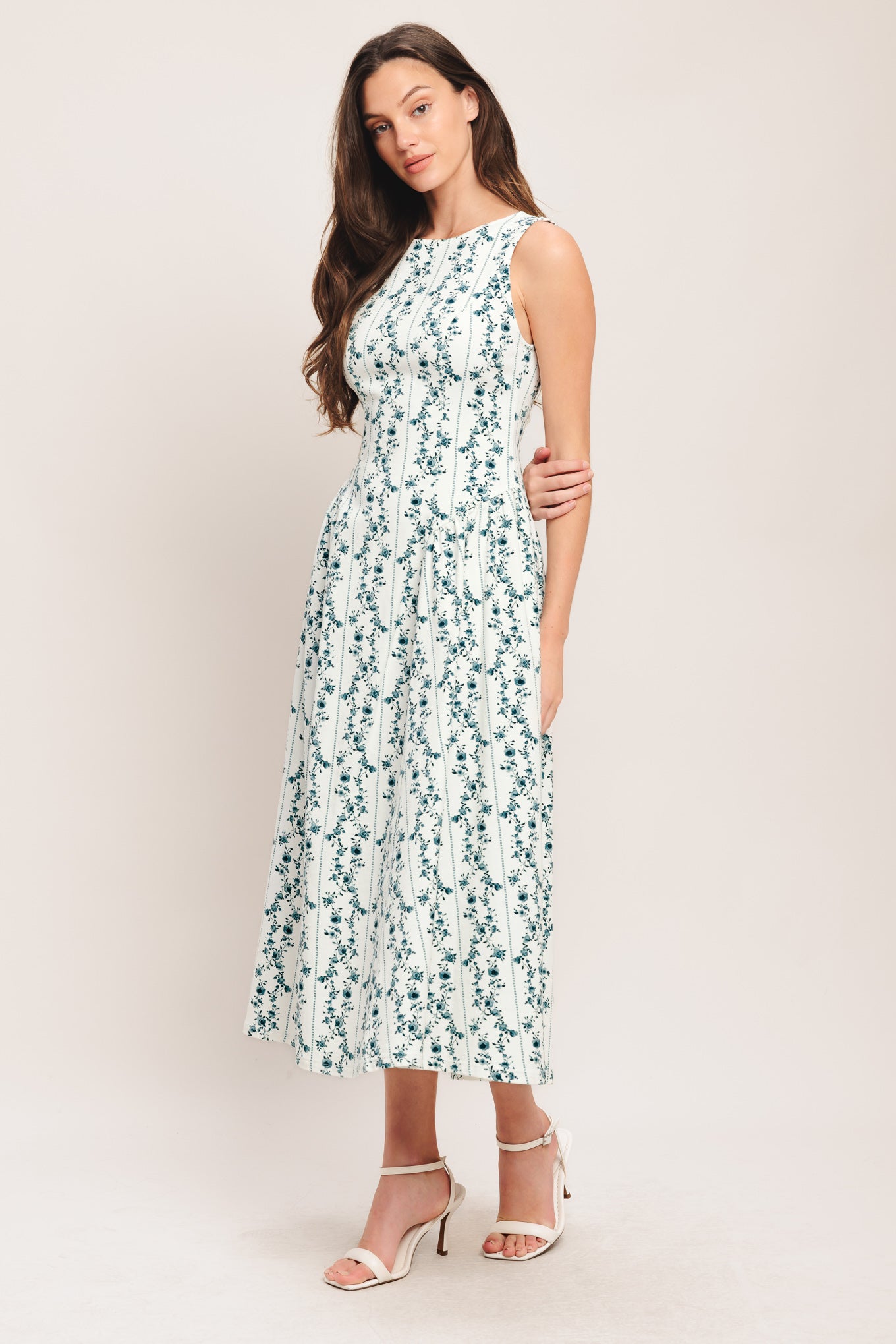 
A printed woven midi dress featuring round neckline, sleeveless, side shirred full skirt and back zipper closure

Details:

Self : 97% Cotton 3% Spandex

Size &amp; Fit

- Model is 5`8" And Wearing Size Small
- Measurements Taken From Size Small
- Approx. Length: 50"