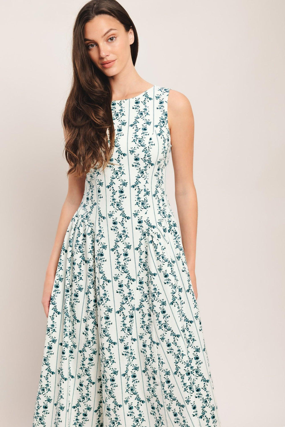 
A printed woven midi dress featuring round neckline, sleeveless, side shirred full skirt and back zipper closure

Details:

Self : 97% Cotton 3% Spandex

Size &amp; Fit

- Model is 5`8" And Wearing Size Small
- Measurements Taken From Size Small
- Approx. Length: 50"