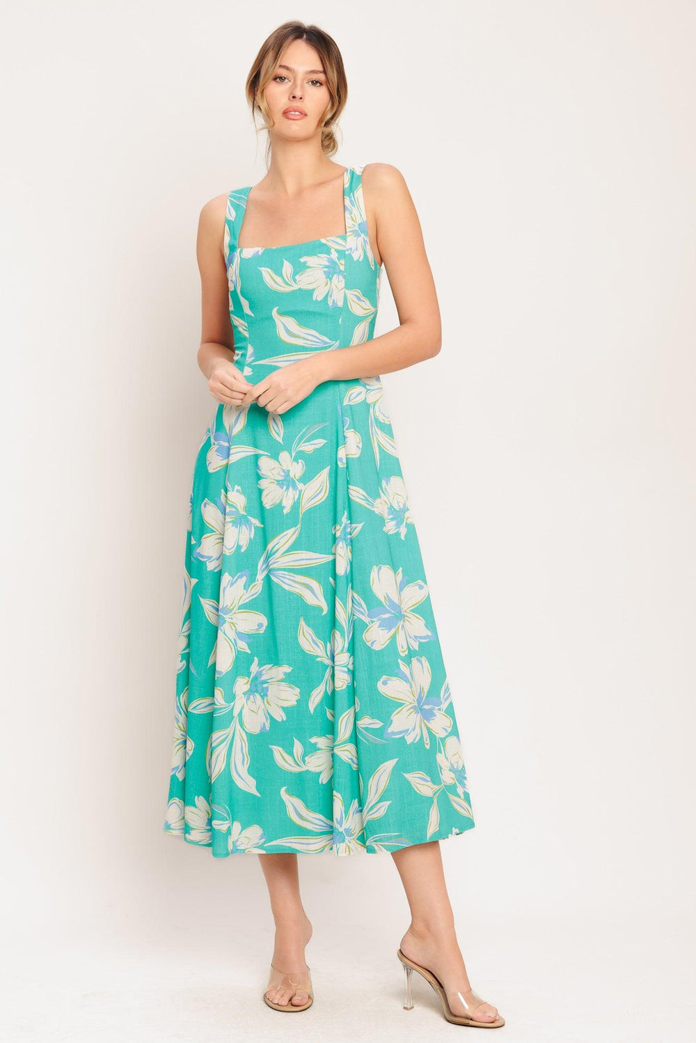 A printed woven midi dress featuring square neckline, sleeveless and back zipper closure

Details:

Self: 70% Rayon 30% Linen

Lining: 100% Polyester

Size & Fit

-Model is 5`8" And Wearing Size Small
-Measurements Taken From Size Small
-Approx. Length: 51"