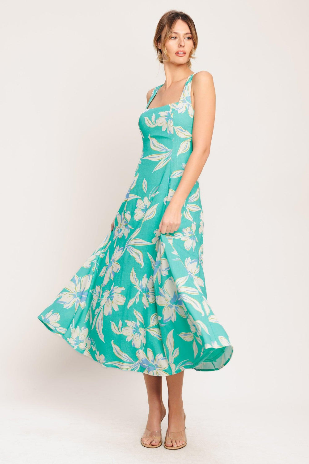A printed woven midi dress featuring square neckline, sleeveless and back zipper closure

Details:

Self: 70% Rayon 30% Linen

Lining: 100% Polyester

Size & Fit

-Model is 5`8" And Wearing Size Small
-Measurements Taken From Size Small
-Approx. Length: 51"