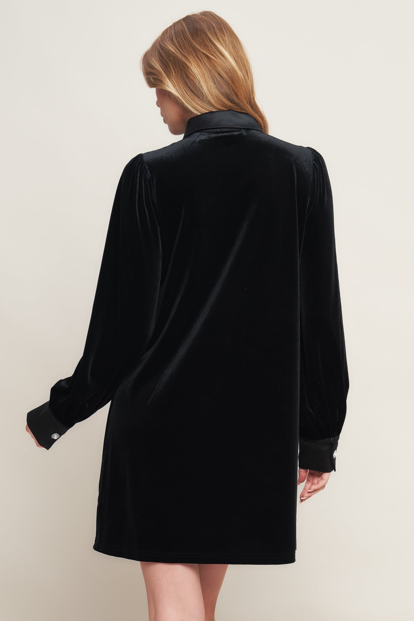 A solid velvet mini dress featuring contrasting collar and placet with jewel button and long sleeve with cuff