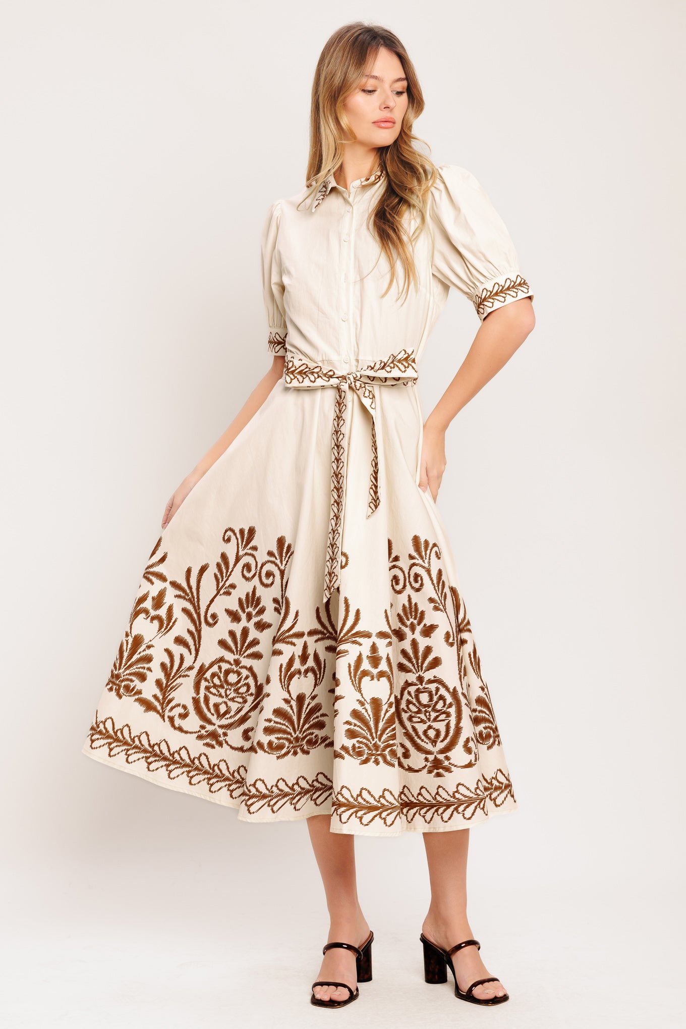 A printed woven midi dress featuring collar, long sleeve with cuff, front button down, self sash tie and full skirt

Details:

Self: 100% Cotton

Size & Fit

-Model is 5`8" And Wearing Size Small
-Measurements Taken From Size Small
-Approx. Length: 51"