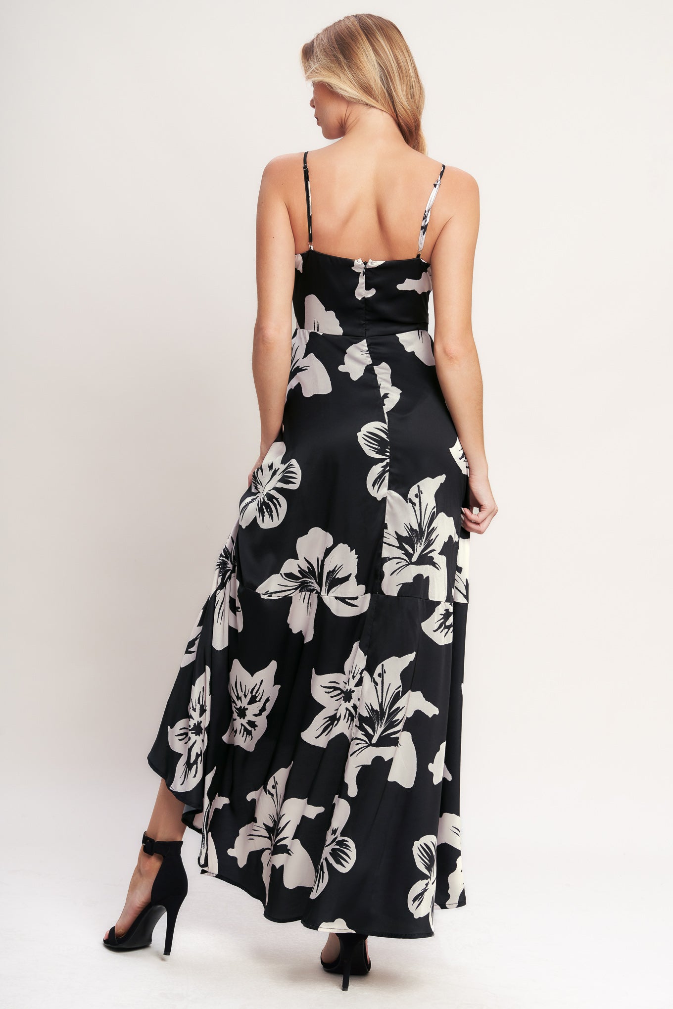 A printed woven maxi dress featuring surplice cami top, faux wrap with ruffle hem and back zipper closure

Details:

Self: 100% Polyester
Lining: 100% Polyester

Size & Fit

- Model is 5`8" And Wearing Size Small
- Measurements Taken From Size Small
- Approx. Length: 59"