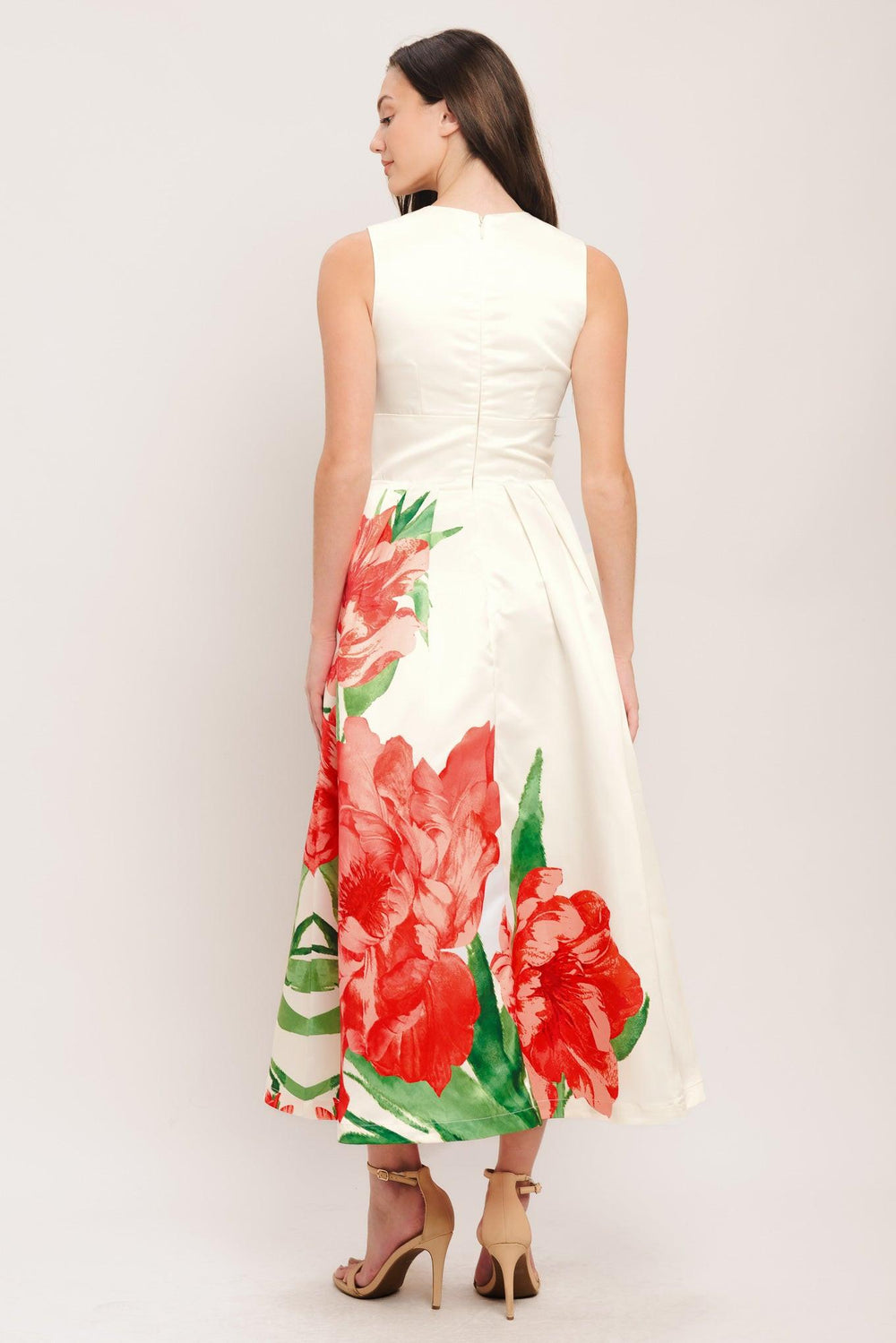 
A printed woven midi dress featuring V neckline, sleeveless, wide waistband, full skirt and back zipper closure

Details:

Self : 100% Polyester
Lining : 100% Polyester

Size &amp; Fit

- Model is 5`8" And Wearing Size Small
- Measurements Taken From Size Small
- Approx. Length: 51"