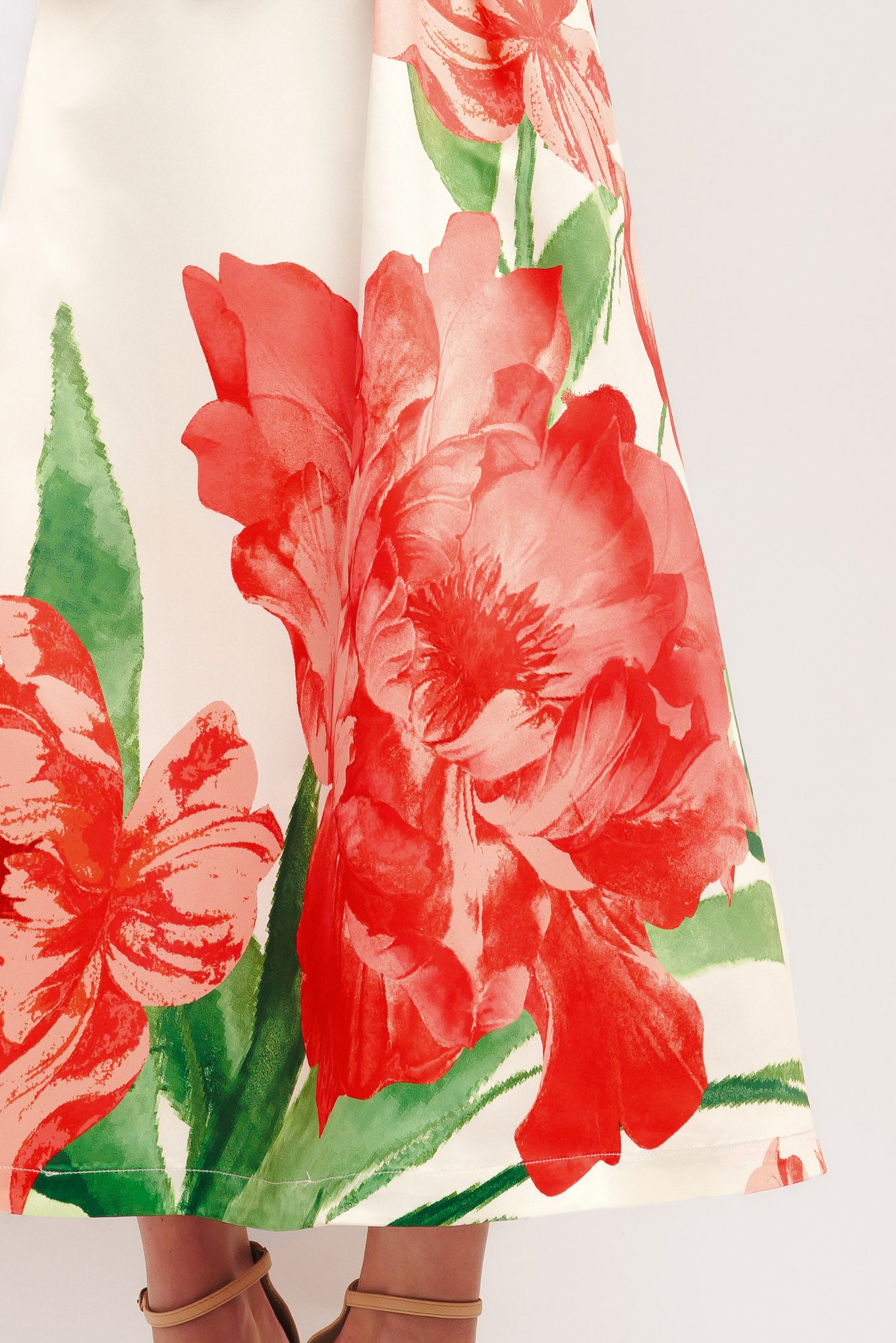 
A printed woven midi dress featuring V neckline, sleeveless, wide waistband, full skirt and back zipper closure

Details:

Self : 100% Polyester
Lining : 100% Polyester

Size &amp; Fit

- Model is 5`8" And Wearing Size Small
- Measurements Taken From Size Small
- Approx. Length: 51"