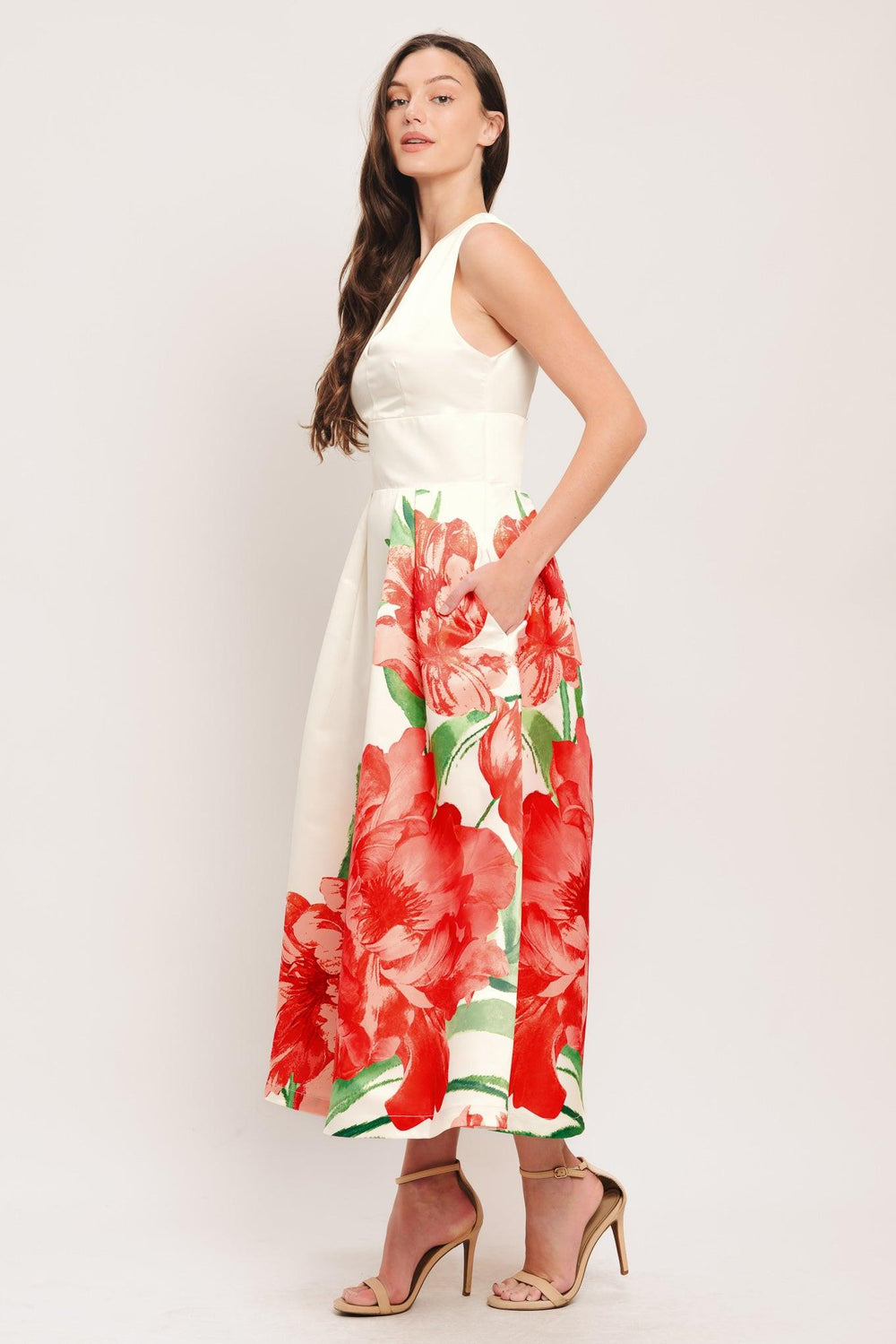 
A printed woven midi dress featuring V neckline, sleeveless, wide waistband, full skirt and back zipper closure

Details:

Self : 100% Polyester
Lining : 100% Polyester

Size &amp; Fit

- Model is 5`8" And Wearing Size Small
- Measurements Taken From Size Small
- Approx. Length: 51"