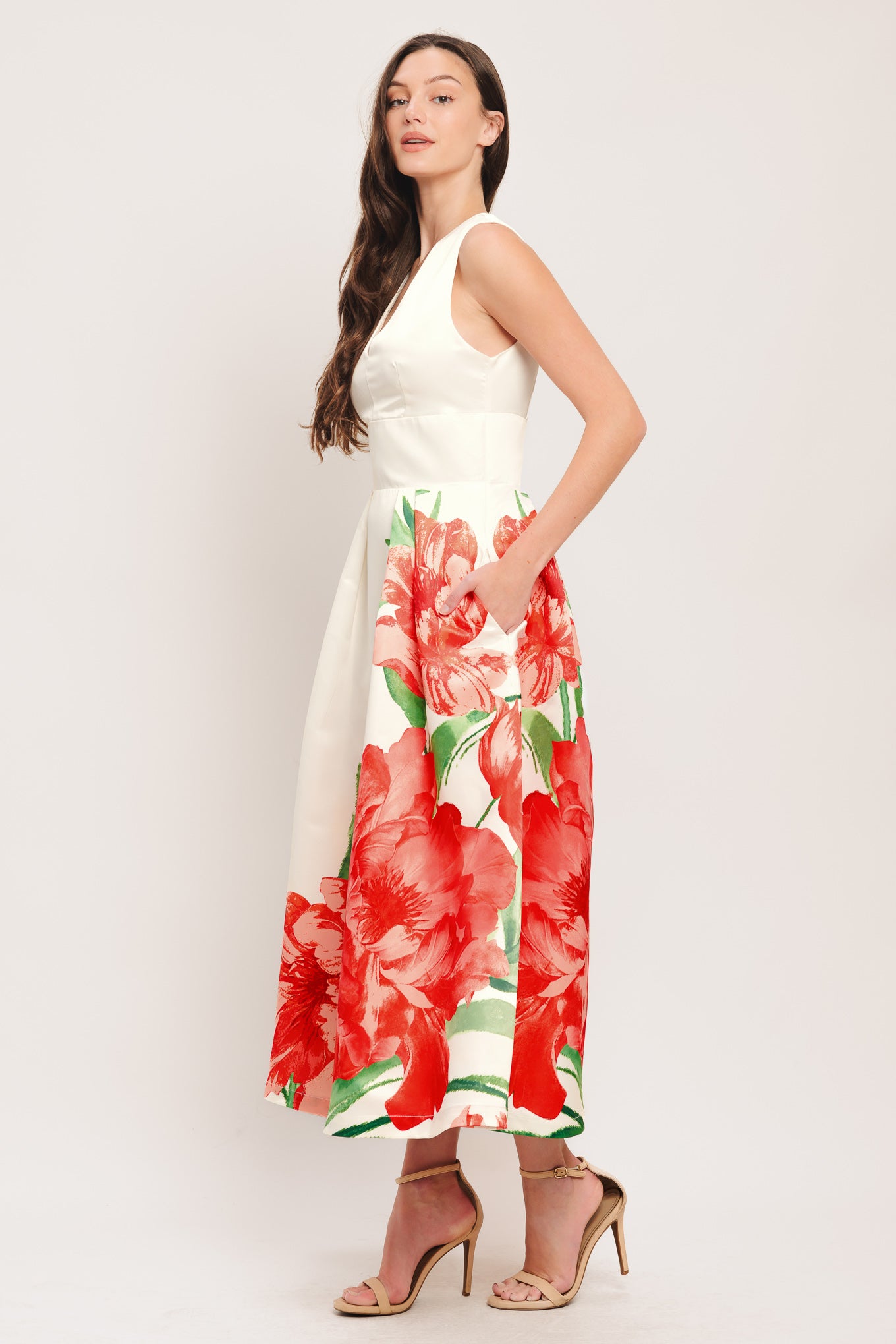 
A printed woven midi dress featuring V neckline, sleeveless, wide waistband, full skirt and back zipper closure

Details:

Self : 100% Polyester
Lining : 100% Polyester

Size &amp; Fit

- Model is 5`8" And Wearing Size Small
- Measurements Taken From Size Small
- Approx. Length: 51"