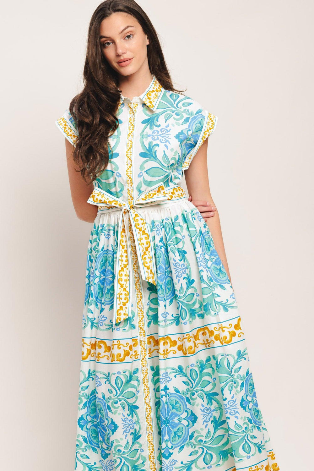 A printed woven midi dress featuring collar, short sleeve, front button down, self sash tie and full skirt

Details:

Self: 100% Cotton

Size & Fit

-Model is 5`8" And Wearing Size Small
-Measurements Taken From Size Small
-Approx. Length: 51"