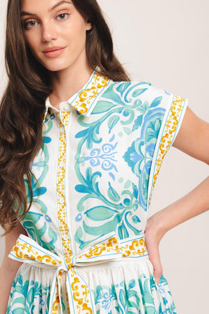 A printed woven midi dress featuring collar, short sleeve, front button down, self sash tie and full skirt

Details:

Self: 100% Cotton

Size & Fit

-Model is 5`8" And Wearing Size Small
-Measurements Taken From Size Small
-Approx. Length: 51"