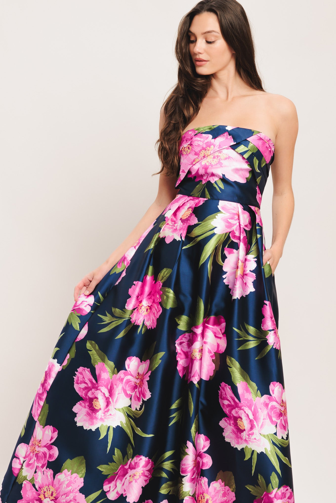 A printed woven maxi dress featuring strapless, full skirt and back zipper closure

Details:

Self: 100% Polyester

Lining: 100% Polyester

Size & Fit

-Model is 5`8" And Wearing Size Small
-Measurements Taken From Size Small
-Approx. Length: 53"