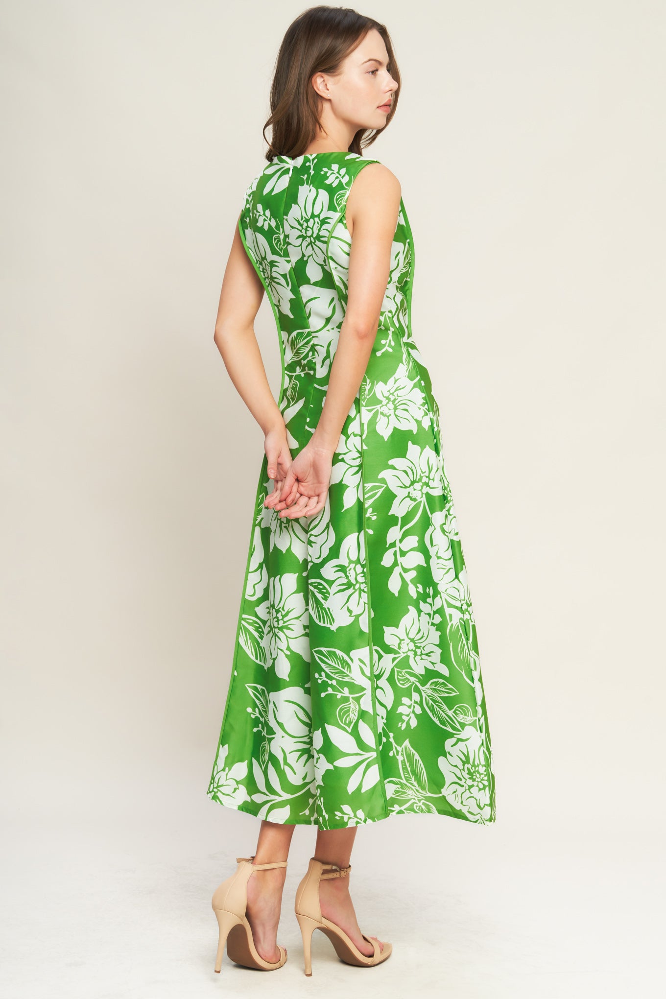 A printed woven midi dress featuring round neckline, sleeveless, solid piping detail, circle skirt and back zipper closure

Details:

Self : 100% Polyester
Lining : 100% Polyester

Size &amp; Fit

- Model is 5`8" And Wearing Size Small
- Measurements Taken From Size Small
- Approx. Length: 53" FLYING TOMATO