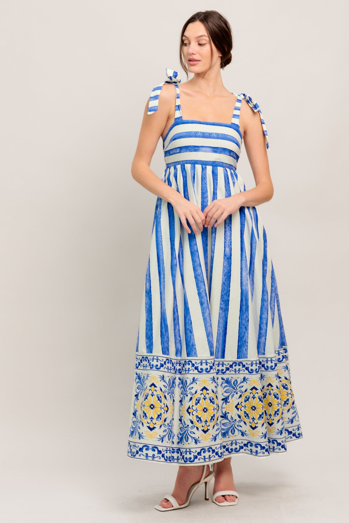 
A printed woven midi dress featuring straight neckline, shoulder tie and smocked back bodice

Details:

Self : 100% Cotton
Lining : 100% Polyester

Size &amp; Fit

- Model is 5`8" And Wearing Size Small
- Measurements Taken From Size Small
- Approx. Length: 52" Flying Tomato