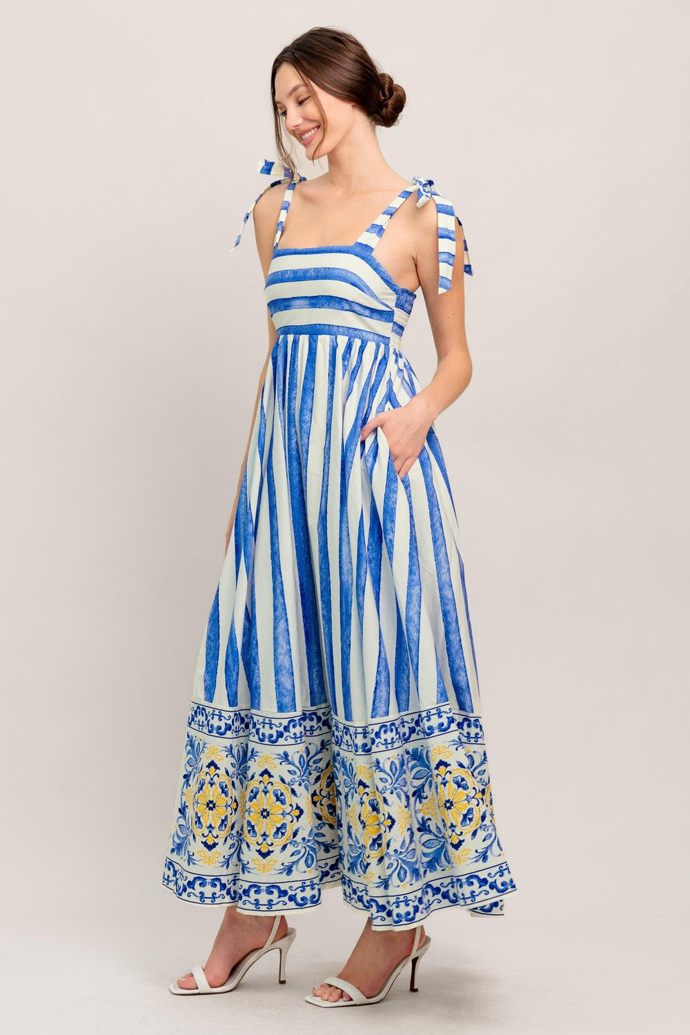 
A printed woven midi dress featuring straight neckline, shoulder tie and smocked back bodice

Details:

Self : 100% Cotton
Lining : 100% Polyester

Size &amp; Fit

- Model is 5`8" And Wearing Size Small
- Measurements Taken From Size Small
- Approx. Length: 52" Flying Tomato