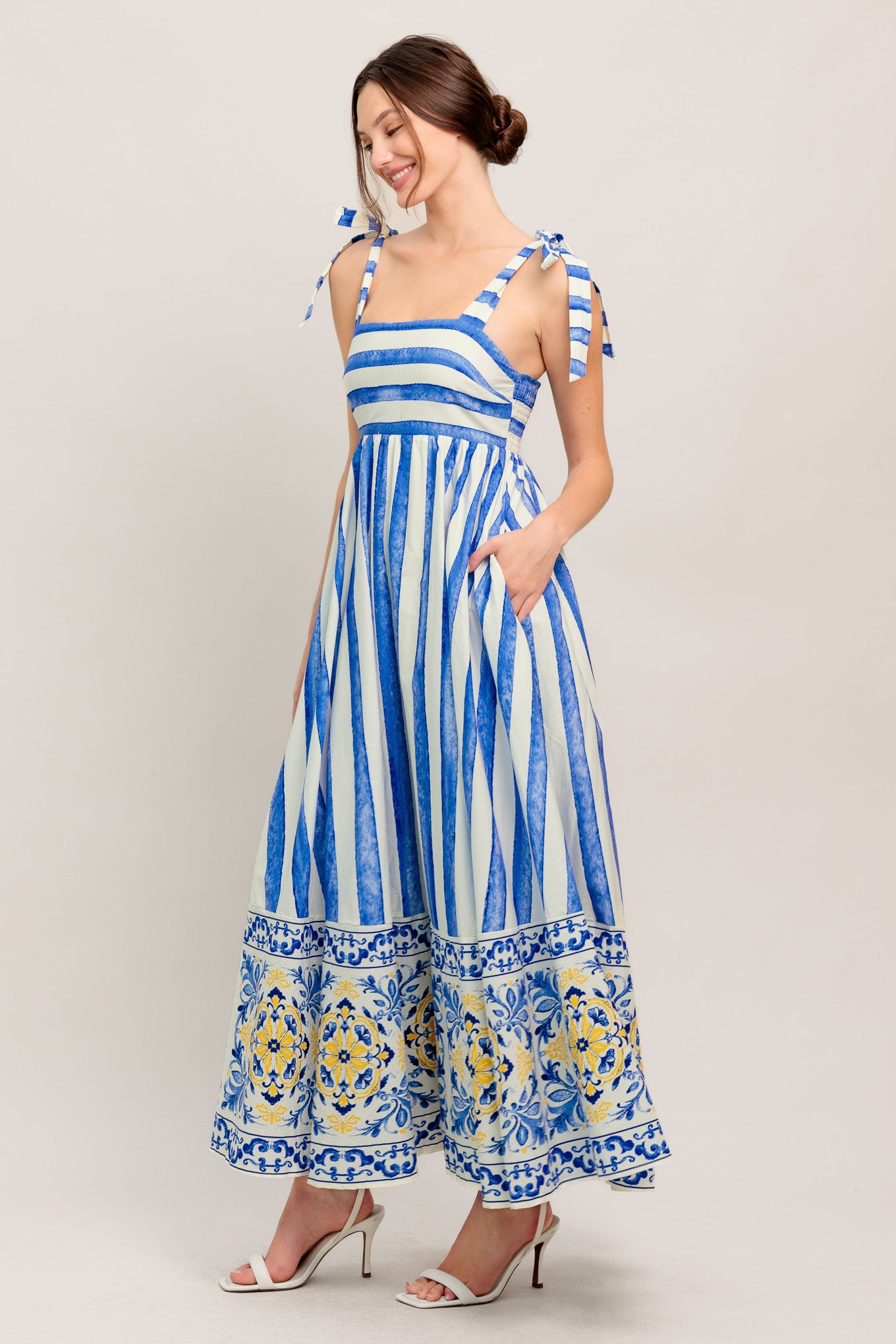 
A printed woven midi dress featuring straight neckline, shoulder tie and smocked back bodice

Details:

Self : 100% Cotton
Lining : 100% Polyester

Size &amp; Fit

- Model is 5`8" And Wearing Size Small
- Measurements Taken From Size Small
- Approx. Length: 52" Flying Tomato