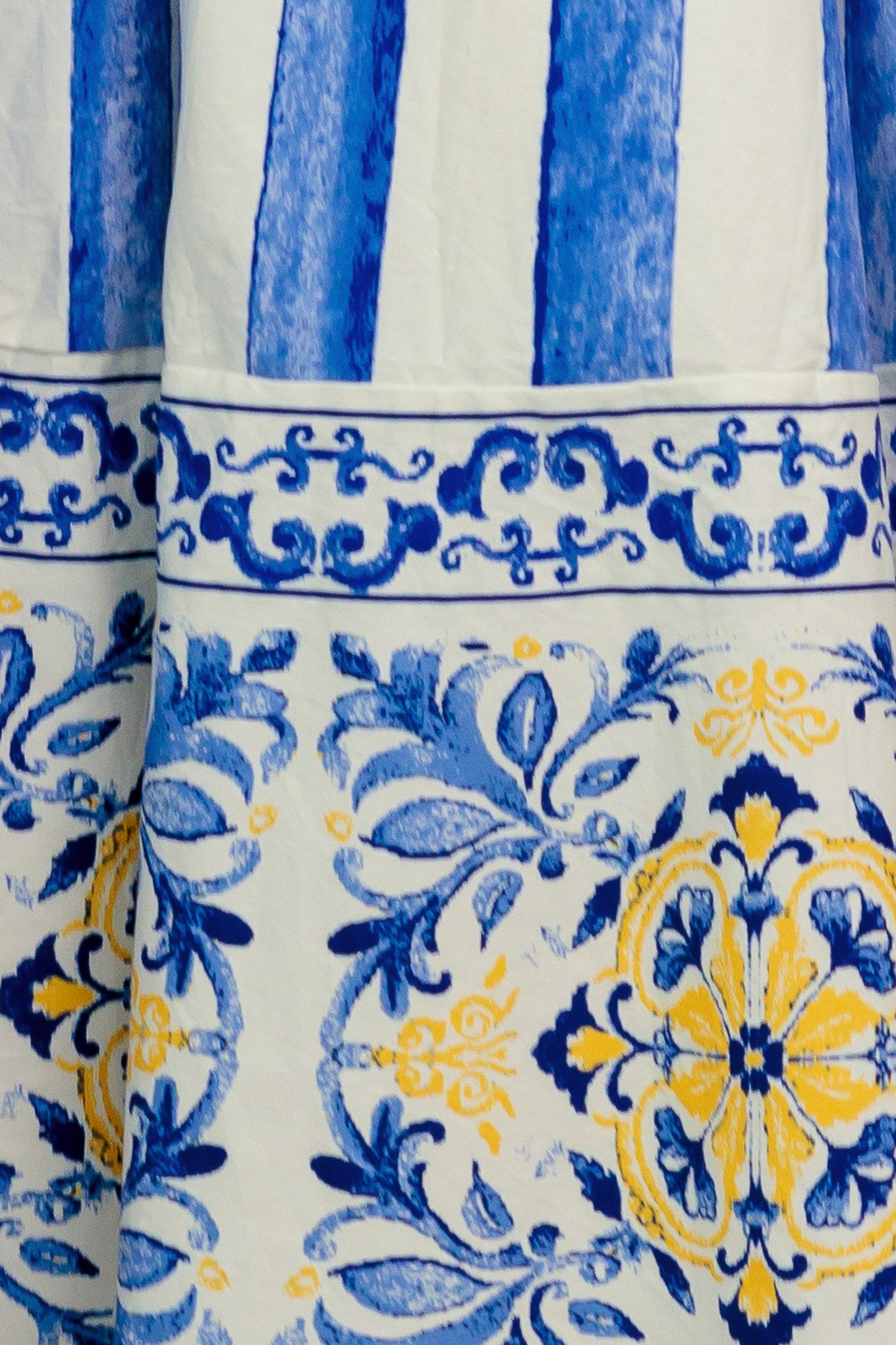 
A printed woven midi dress featuring straight neckline, shoulder tie and smocked back bodice

Details:

Self : 100% Cotton
Lining : 100% Polyester

Size &amp; Fit

- Model is 5`8" And Wearing Size Small
- Measurements Taken From Size Small
- Approx. Length: 52" Flying Tomato