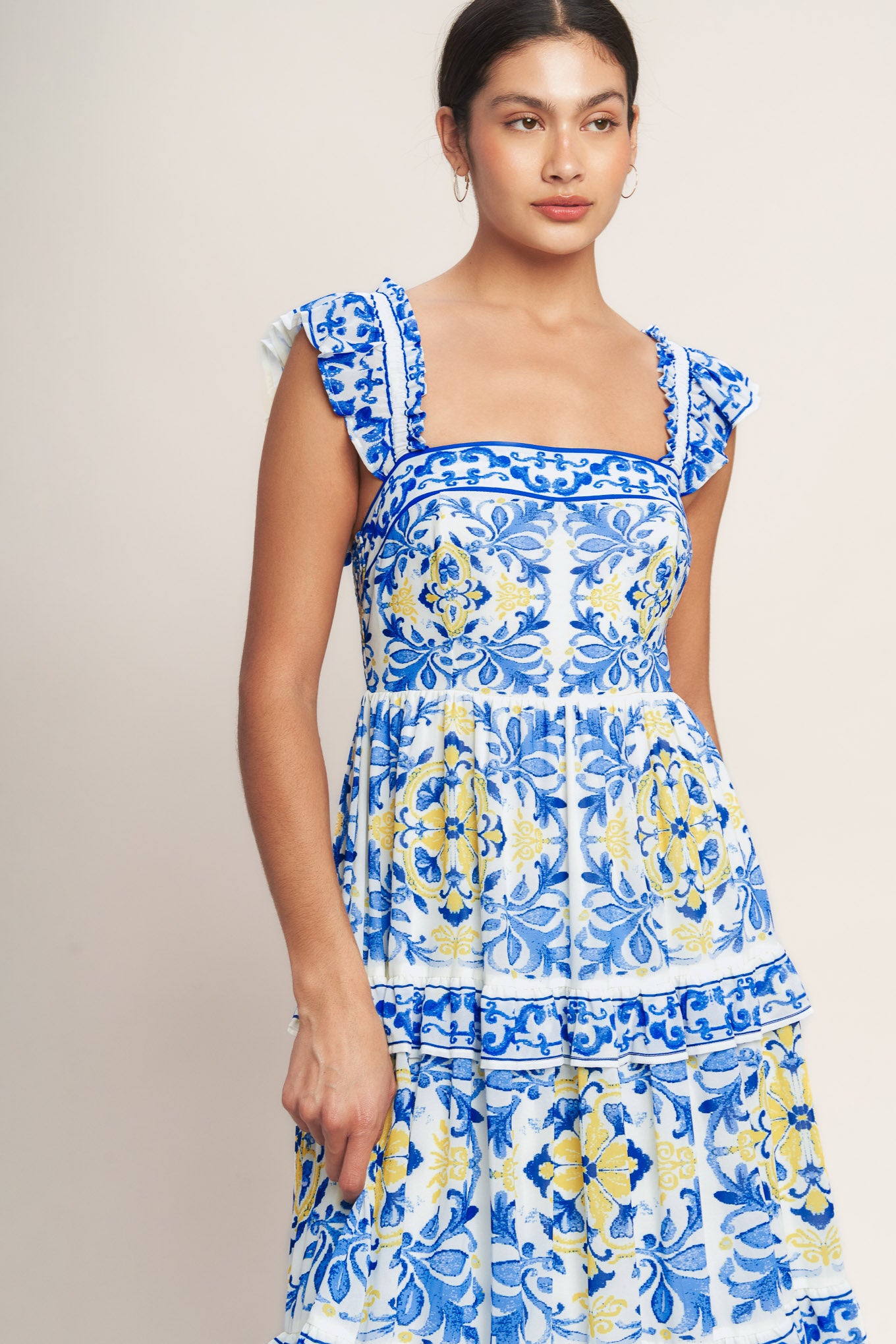 
A printed woven maxi dress featuring straight neckline, ruffle sleeve, tiered skirt with ruffle inset and smocked back bodice

Details:

Self : 100% Polyester
Lining : 100% Polyester

Size &amp; Fit

- Model is 5`8" And Wearing Size Small
- Measurements Taken From Size Small
- Approx. Length: 59" Flying Tomato