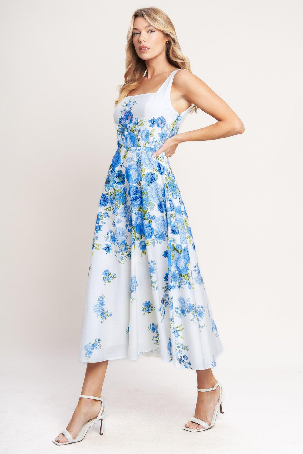 A printed woven midi dress featuring square neckline, sleeveless, circle skirt and back zipper closure

Details: 

Self: 100% Cotton

Lining: 100% Polyester

Size & Fit

-Model is 5`8" And Wearing Size Small
-Measurements Taken From Size Small
-Approx. Length: 51"