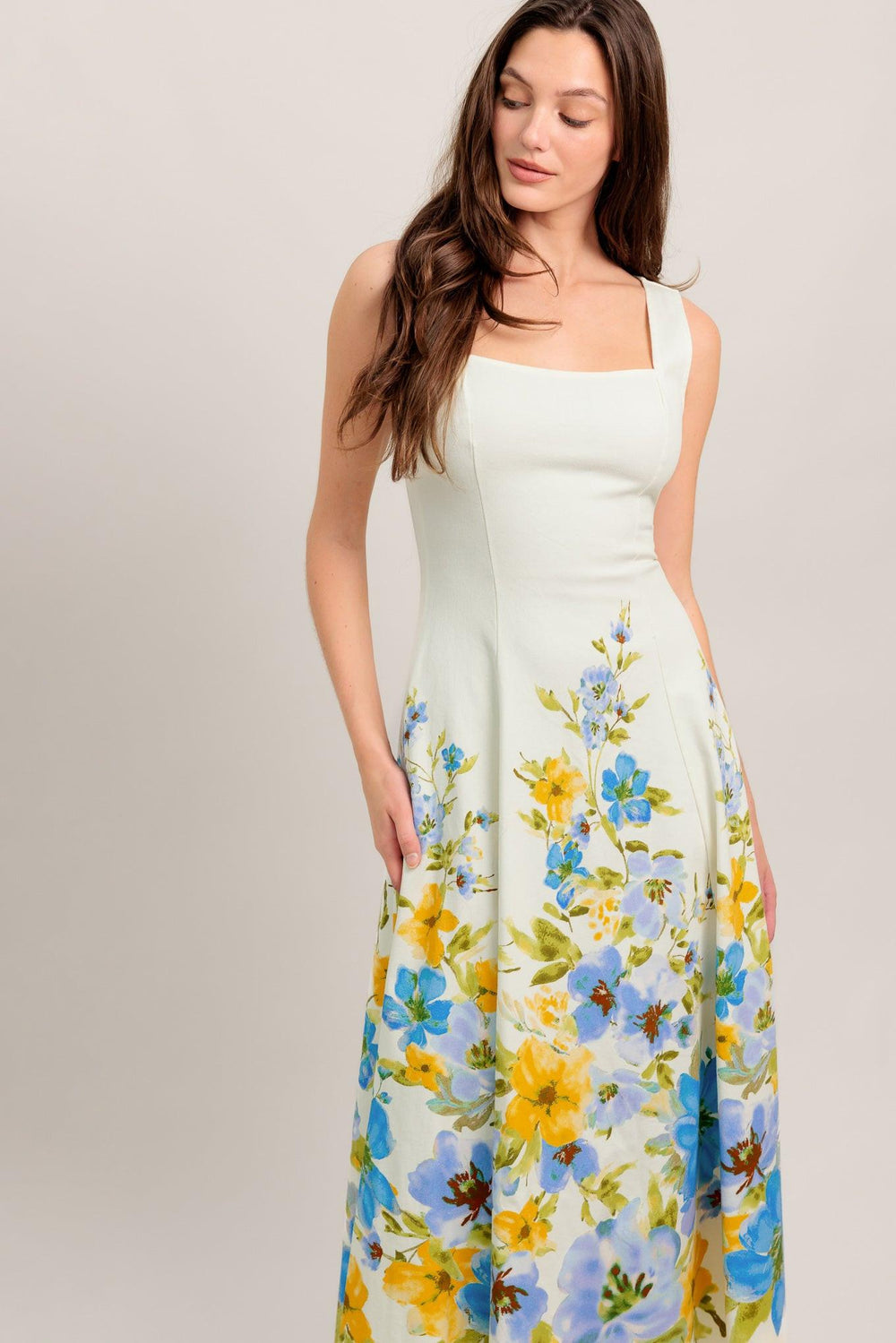 
A printed woven midi dress featuring square neckline, sleeveless, circle skirt and back zipper closure

Details:

Self : 97% Cotton 3% Spandex

Size &amp; Fit

- Model is 5`8" And Wearing Size Small
- Measurements Taken From Size Small
- Approx. Length: 50" FLYING TOMATO