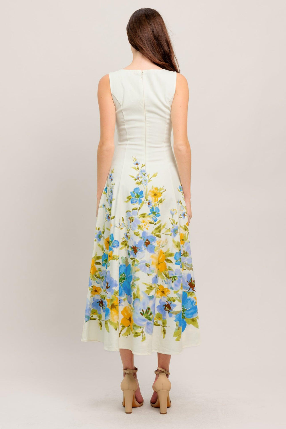 
A printed woven midi dress featuring square neckline, sleeveless, circle skirt and back zipper closure

Details:

Self : 97% Cotton 3% Spandex

Size &amp; Fit

- Model is 5`8" And Wearing Size Small
- Measurements Taken From Size Small
- Approx. Length: 50" FLYING TOMATO