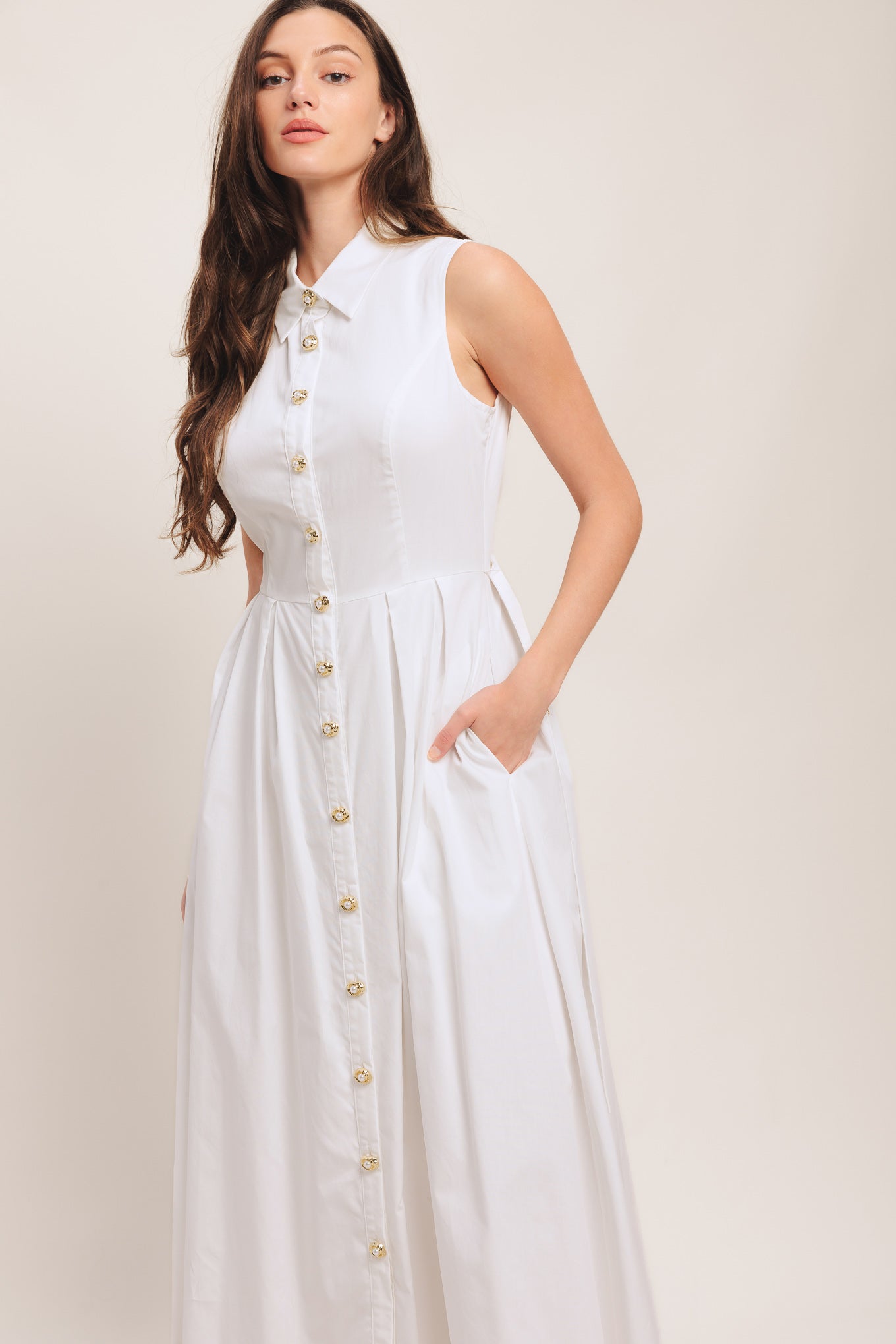 A solid woven midi dress featuring collar, sleeveless, jewel button down, self belt, side pocket and full skirt

Details:

Self: 100% Cotton

Lining: 100% Polyester

Size & Fit

-Model is 5`8" And Wearing Size Small
-Measurements Taken From Size Small
-Approx. Length: 50"