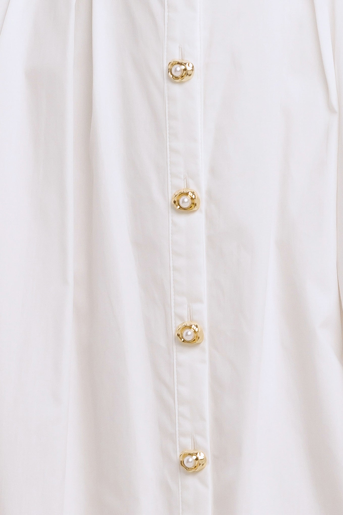 A solid woven midi dress featuring collar, sleeveless, jewel button down, self belt, side pocket and full skirt

Details:

Self: 100% Cotton

Lining: 100% Polyester

Size & Fit

-Model is 5`8" And Wearing Size Small
-Measurements Taken From Size Small
-Approx. Length: 50"