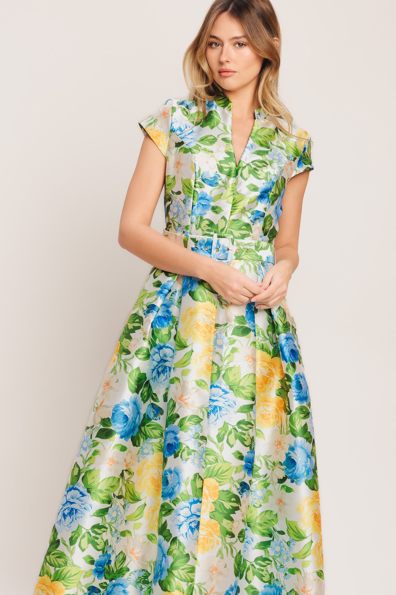 A printed woven midi dress featuring high collar with V front, short sleeve, self belt, full skirt and back zipper closure

Details:

Self: 100% Polyester

Size & Fit

-Model is 5`8" And Wearing Size Small
-Measurements Taken From Size Small
-Approx. Length: 54"
