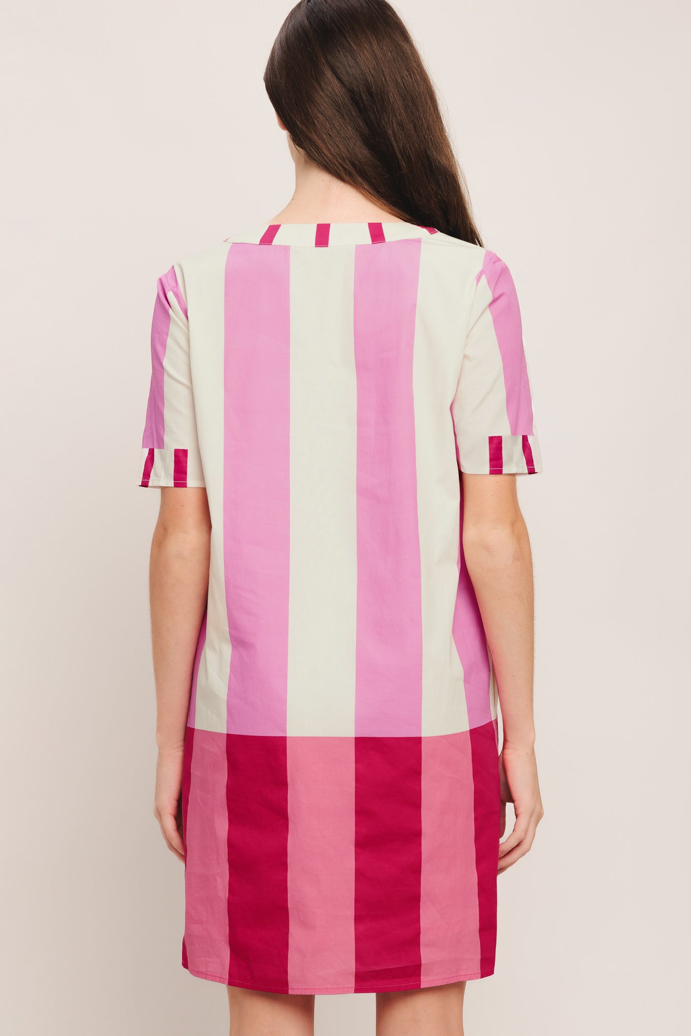 A printed woven mini dress with round neck with V opening and short sleeve

Details:

Self: 100% Cotton

Lining: 100% Polyester

Size & Fit

-Model is 5`8" And Wearing Size Small
-Measurements Taken From Size Small
-Approx. Length: 35"