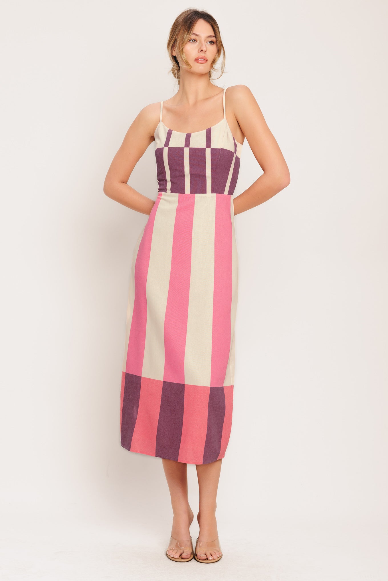 A printed woven midi dress featuring U neckline, straps, self sash tie and back zipper closure

Details:

Self: 50% Cotton 20% Rayon 20% Polyester 10% Linen

Lining: 100% Polyester

Size & Fit

-Model is 5`8" And Wearing Size Small
-Measurements Taken From Size Small
-Approx. Length: 50"