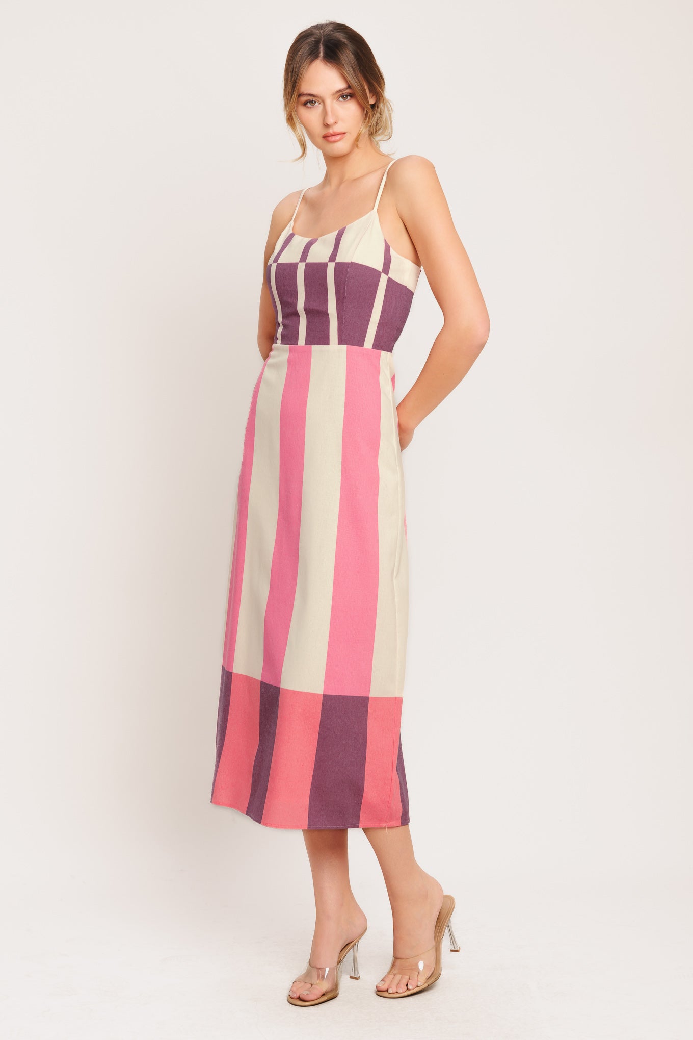A printed woven midi dress featuring U neckline, straps, self sash tie and back zipper closure

Details:

Self: 50% Cotton 20% Rayon 20% Polyester 10% Linen

Lining: 100% Polyester

Size & Fit

-Model is 5`8" And Wearing Size Small
-Measurements Taken From Size Small
-Approx. Length: 50"