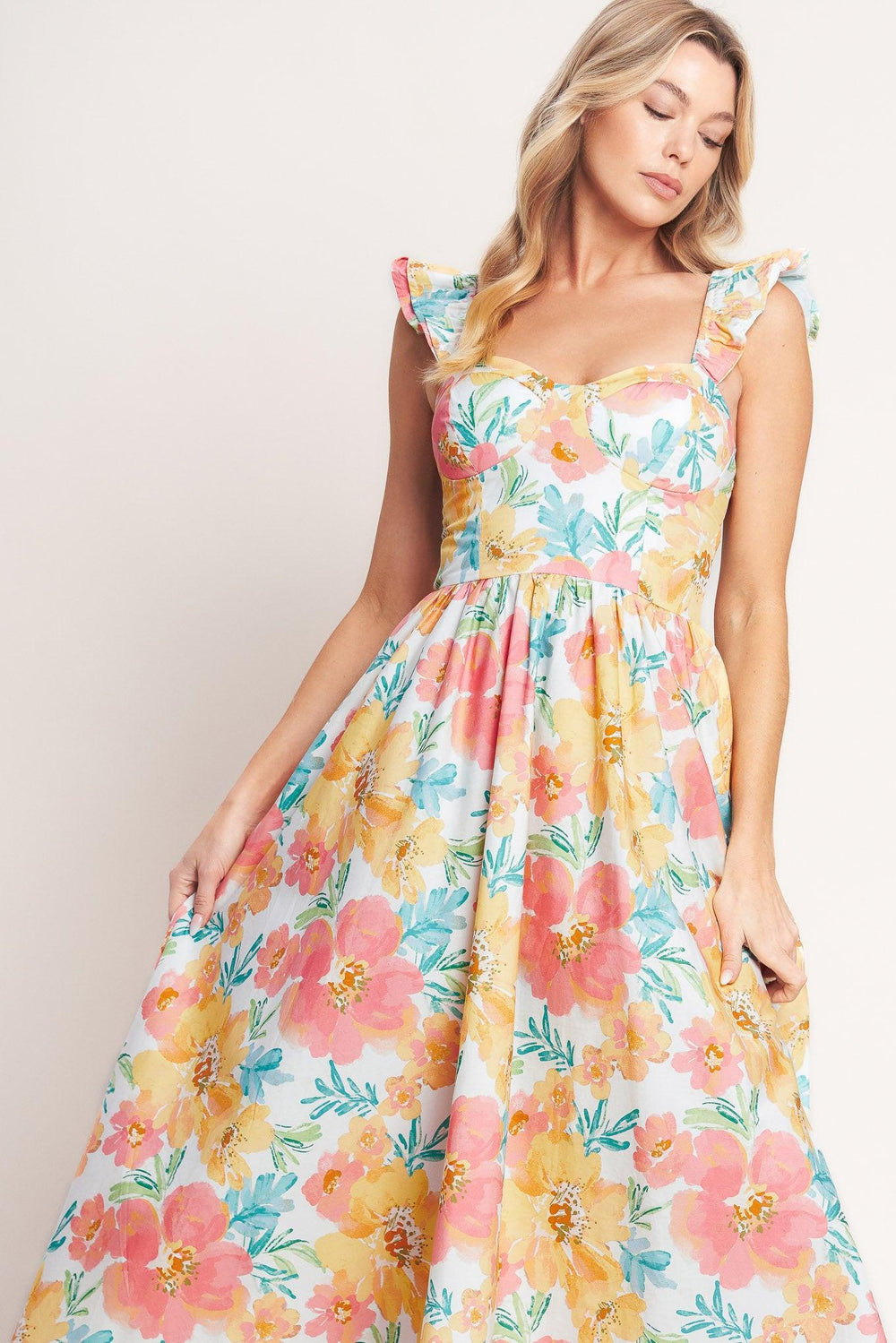 A printed woven midi dress featuring sweetheart neckline, double ruffle sleeve, bra cup, full skirt and smocked back bodice

Details:

Self: 100% Cotton

Lining: 100% Polyester

Size & Fit

-Model is 5`8" And Wearing Size Small
-Measurements Taken From Size Small
-Approx. Length: 48"