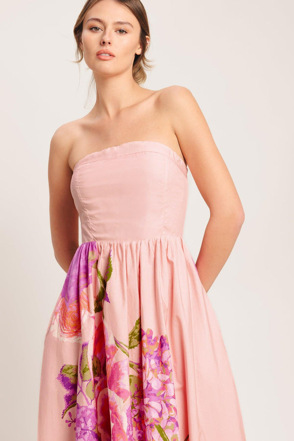 A printed woven maxi dress featuring strapless, full skirt and smocked back bodice

Details:

Self: 100% Cotton

Lining: 100% Polyester

Size & Fit

-Model is 5`8" And Wearing Size Small
-Measurements Taken From Size Small
-Approx. Length: 52"