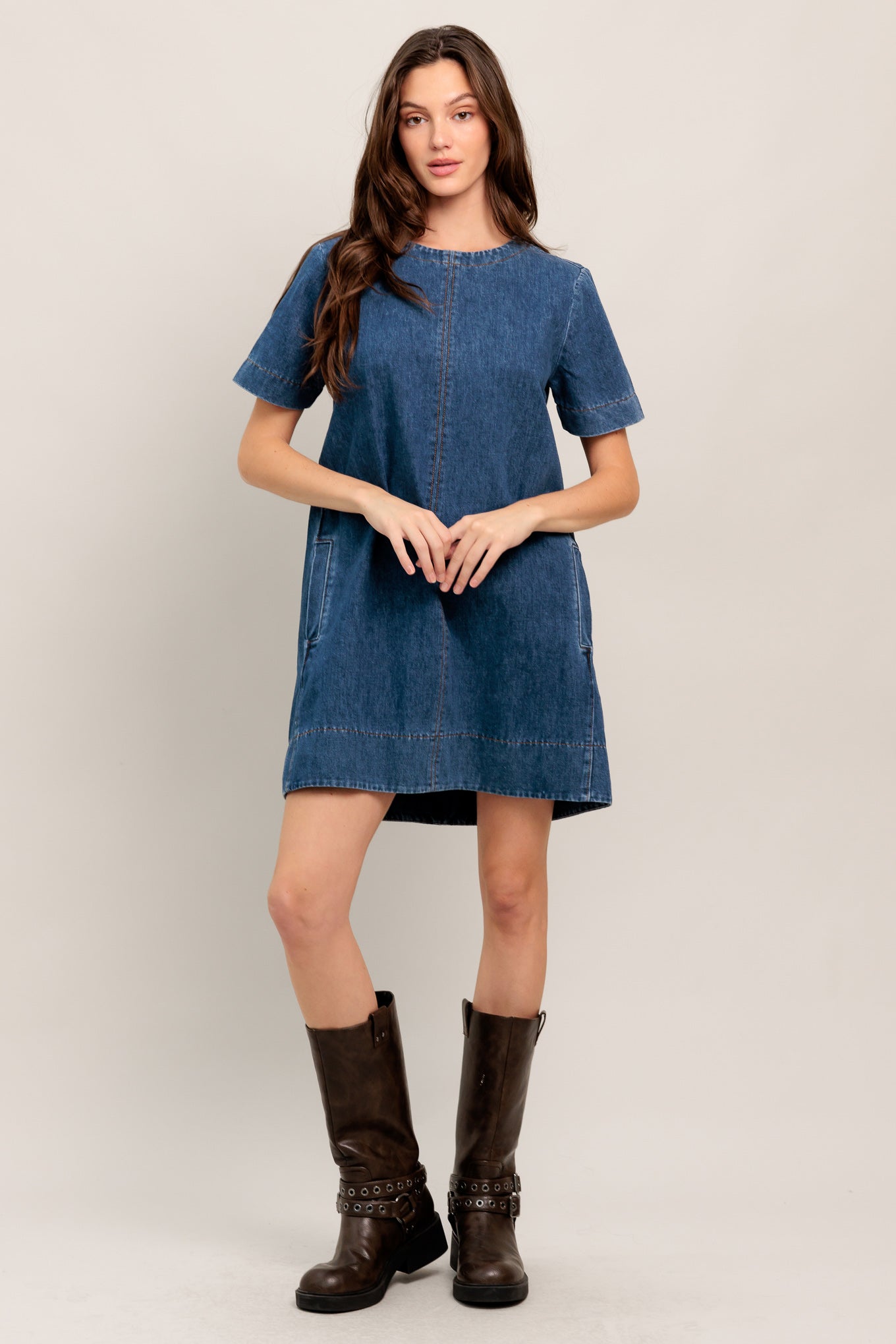 Short-sleeve denim shift dress with front seam and pockets