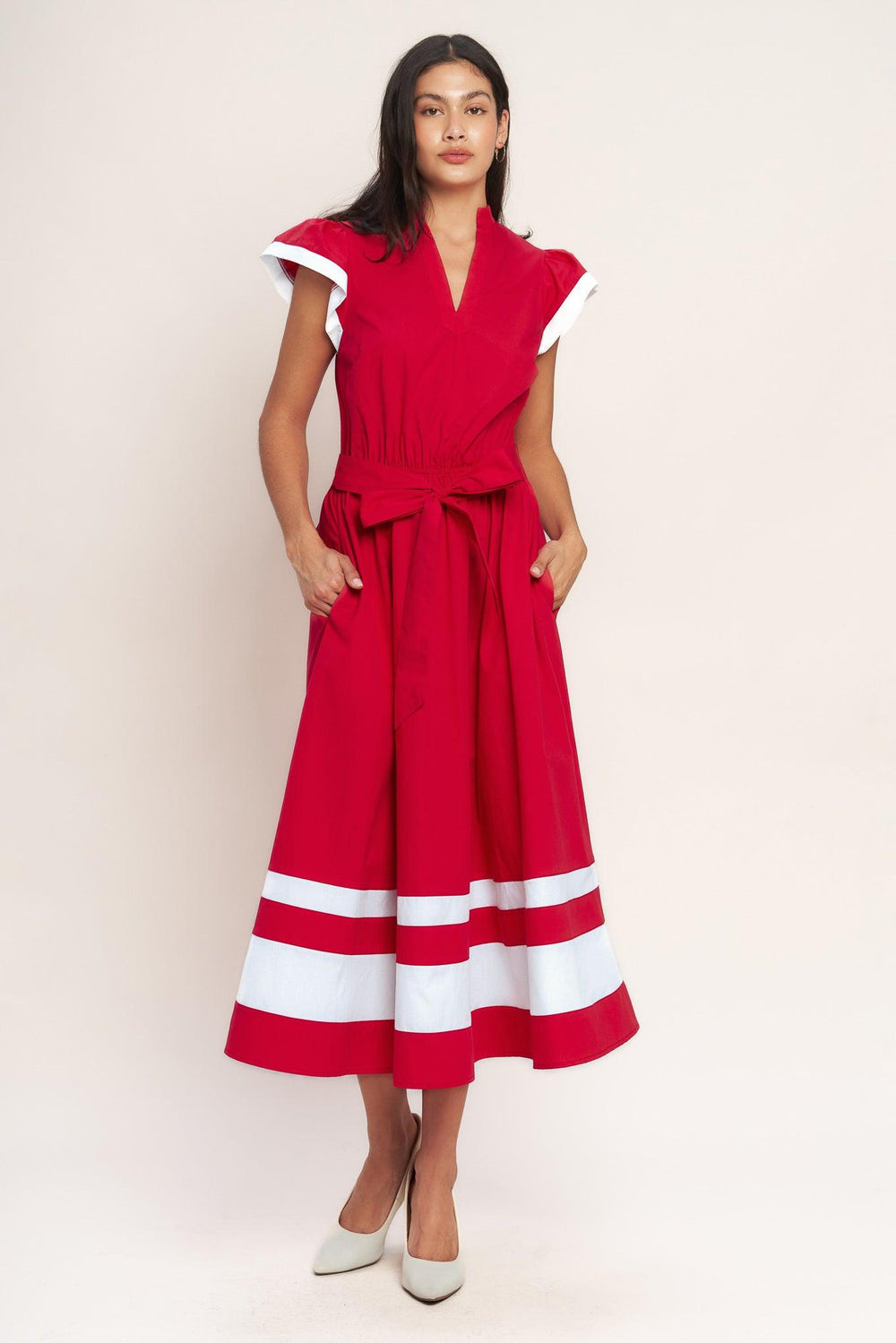 
A printed woven maxi dress featuring straight neckline, shoulder ties, tiered skirt and back zipper closure

Details:

Self : 100% Polyester
Lining : 100% Polyester

Size &amp; Fit

- Model is 5`8" And Wearing Size Small
- Measurements Taken From Size Small
- Approx. Length: 61" Flying Tomato