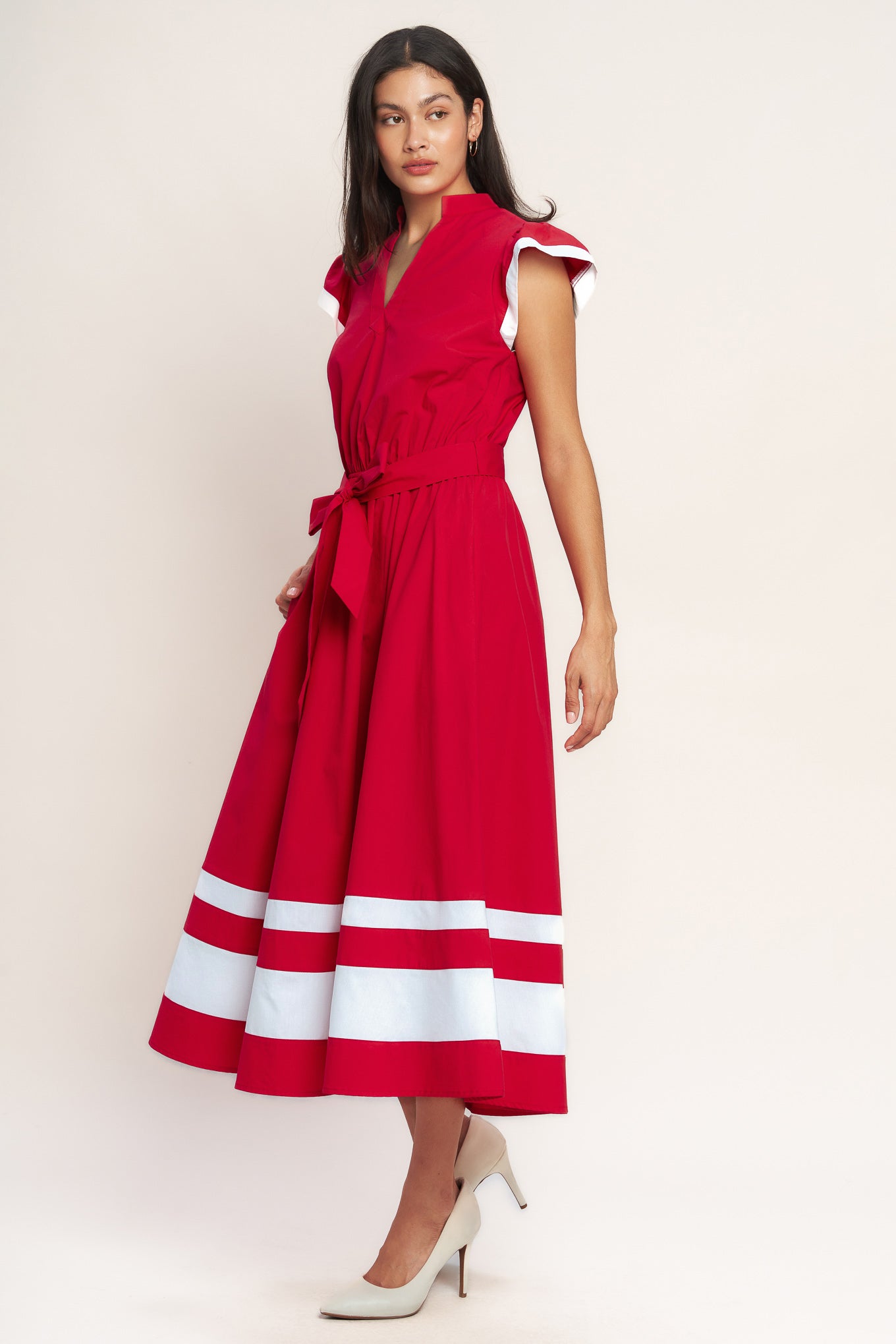 
A printed woven maxi dress featuring straight neckline, shoulder ties, tiered skirt and back zipper closure

Details:

Self : 100% Polyester
Lining : 100% Polyester

Size &amp; Fit

- Model is 5`8" And Wearing Size Small
- Measurements Taken From Size Small
- Approx. Length: 61" Flying Tomato