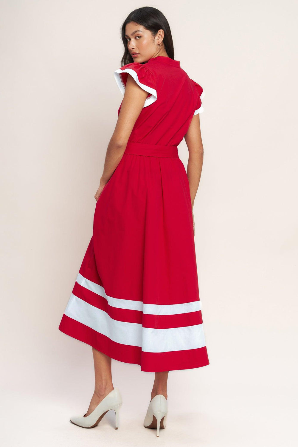
A printed woven maxi dress featuring straight neckline, shoulder ties, tiered skirt and back zipper closure

Details:

Self : 100% Polyester
Lining : 100% Polyester

Size &amp; Fit

- Model is 5`8" And Wearing Size Small
- Measurements Taken From Size Small
- Approx. Length: 61" Flying Tomato