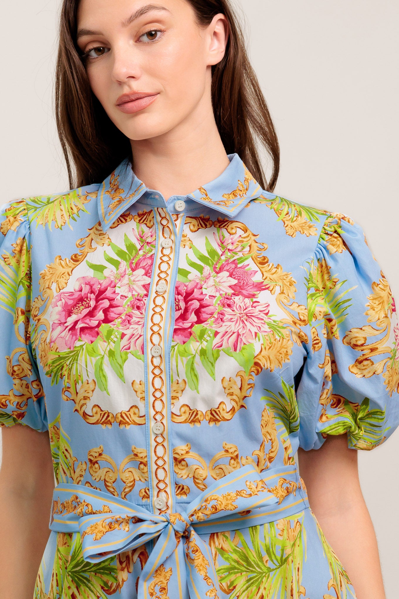 
A printed woven midi dress featuring collar, front button down, short puff sleeve, self sash tie and circle skirt

Details:

Self : 100% Cotton
Lining : 100% Polyester

Size &amp; Fit

- Model is 5`8" And Wearing Size Small
- Measurements Taken From Size Small
- Approx. Length: 51" Flying Tomato