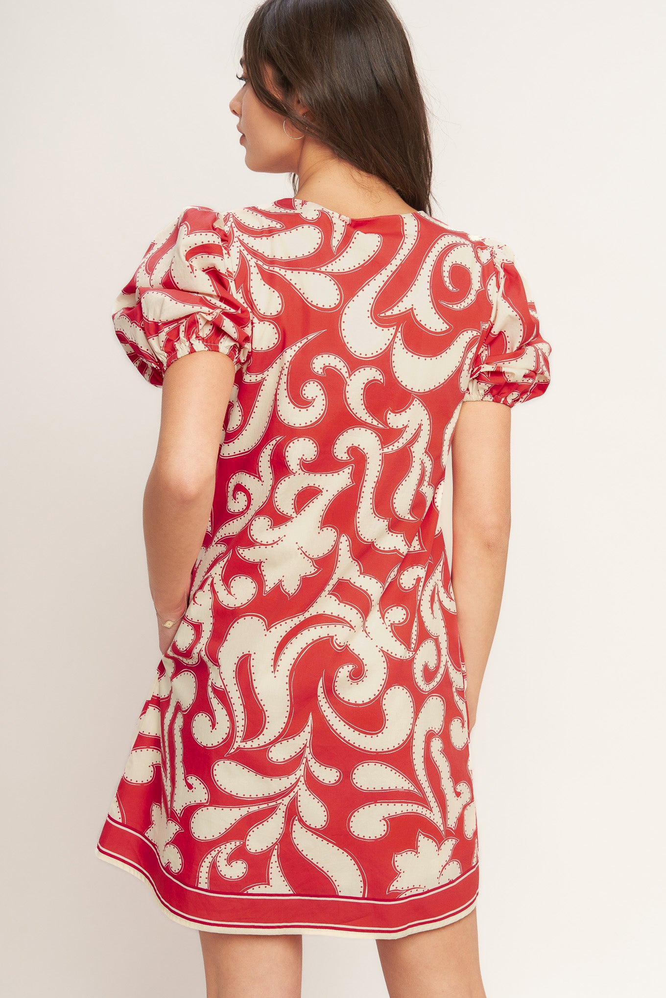 
A printed woven mini dress featuring round neckline, short puff sleeve and front button down closure

Details:

Self : 100% Cotton
Lining : 100% Polyester

Size &amp; Fit

- Model is 5`8" And Wearing Size Small
- Measurements Taken From Size Small
- Approx. Length: 36" FLYING TOMATO
