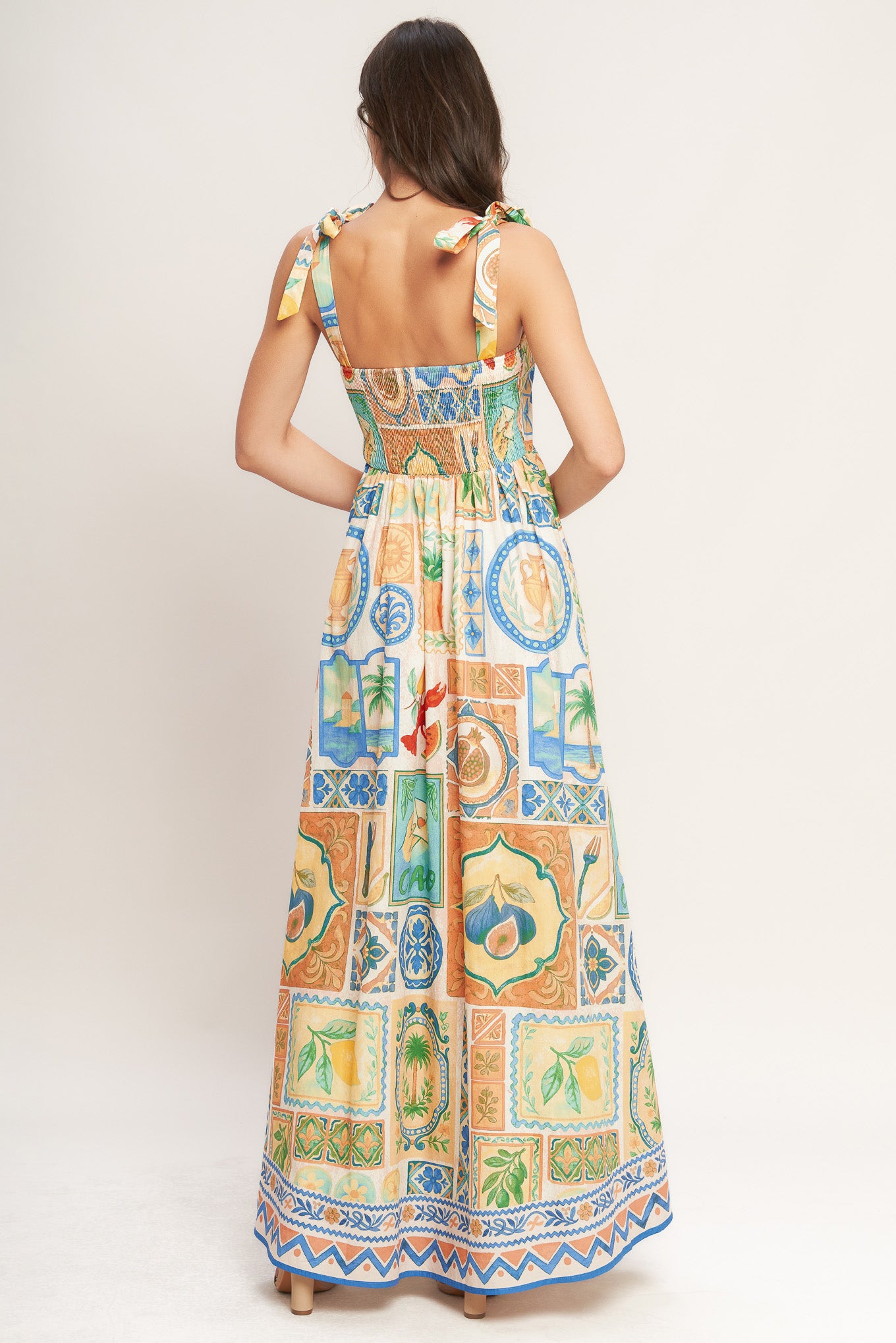 
A printed woven maxi dress featuring straight neckline, shoulder ties and smocked back bodice

Details:

Self : 100% Cotton
Lining : 100% Polyester

Size &amp; Fit

- Model is 5`8" And Wearing Size Small
- Measurements Taken From Size Small
- Approx. Length: 58" FLYING TOMATO
