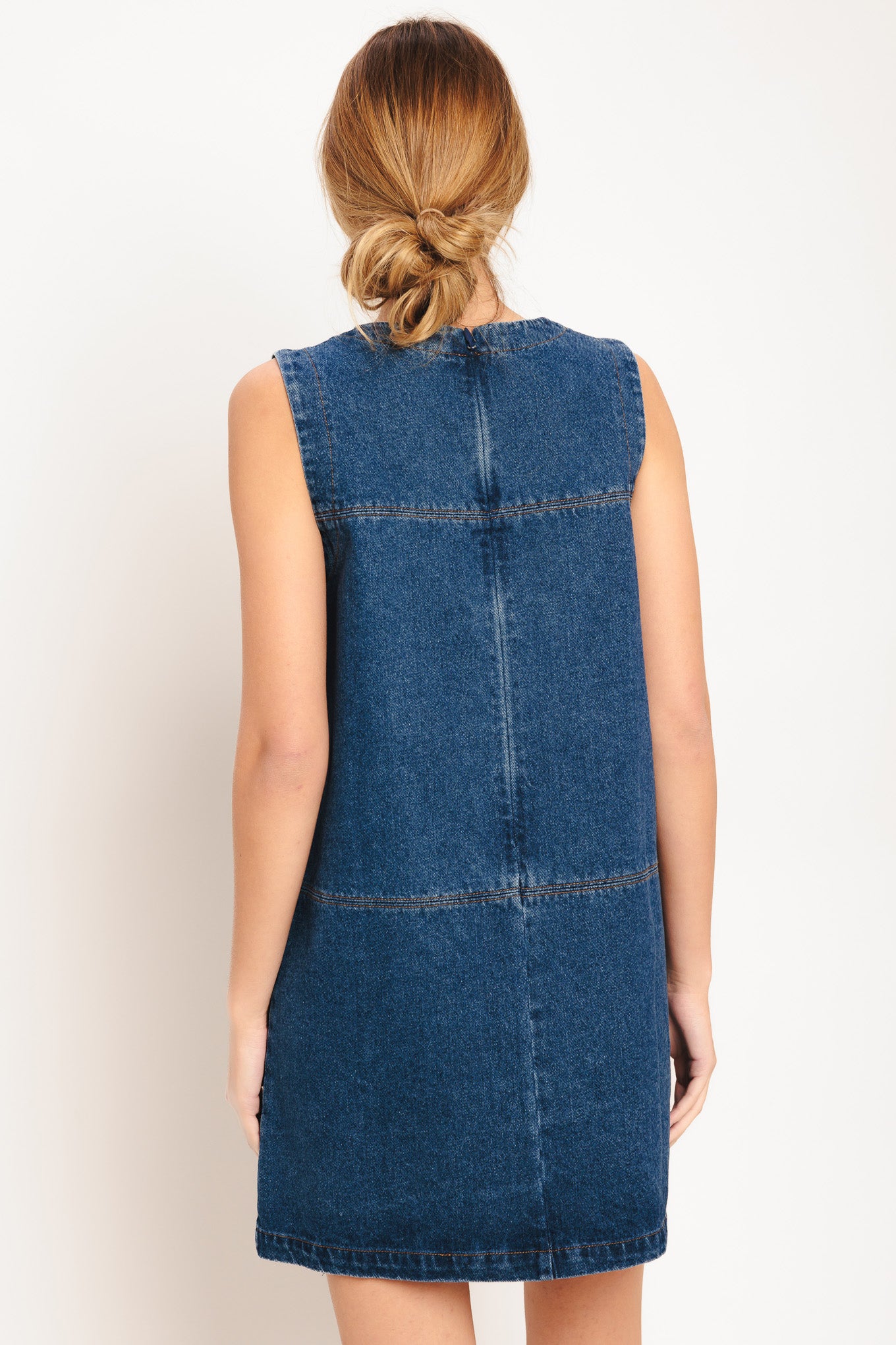 A washed denim shift dress with round neckline, sleeveless, pockets and back zipper closure

Details: 

Self: 90% Cotton 10% Polyester

Size & Fit

-Model is 5`8" And Wearing Size Small
-Measurements Taken From Size Small
-Approx. Length: 34"