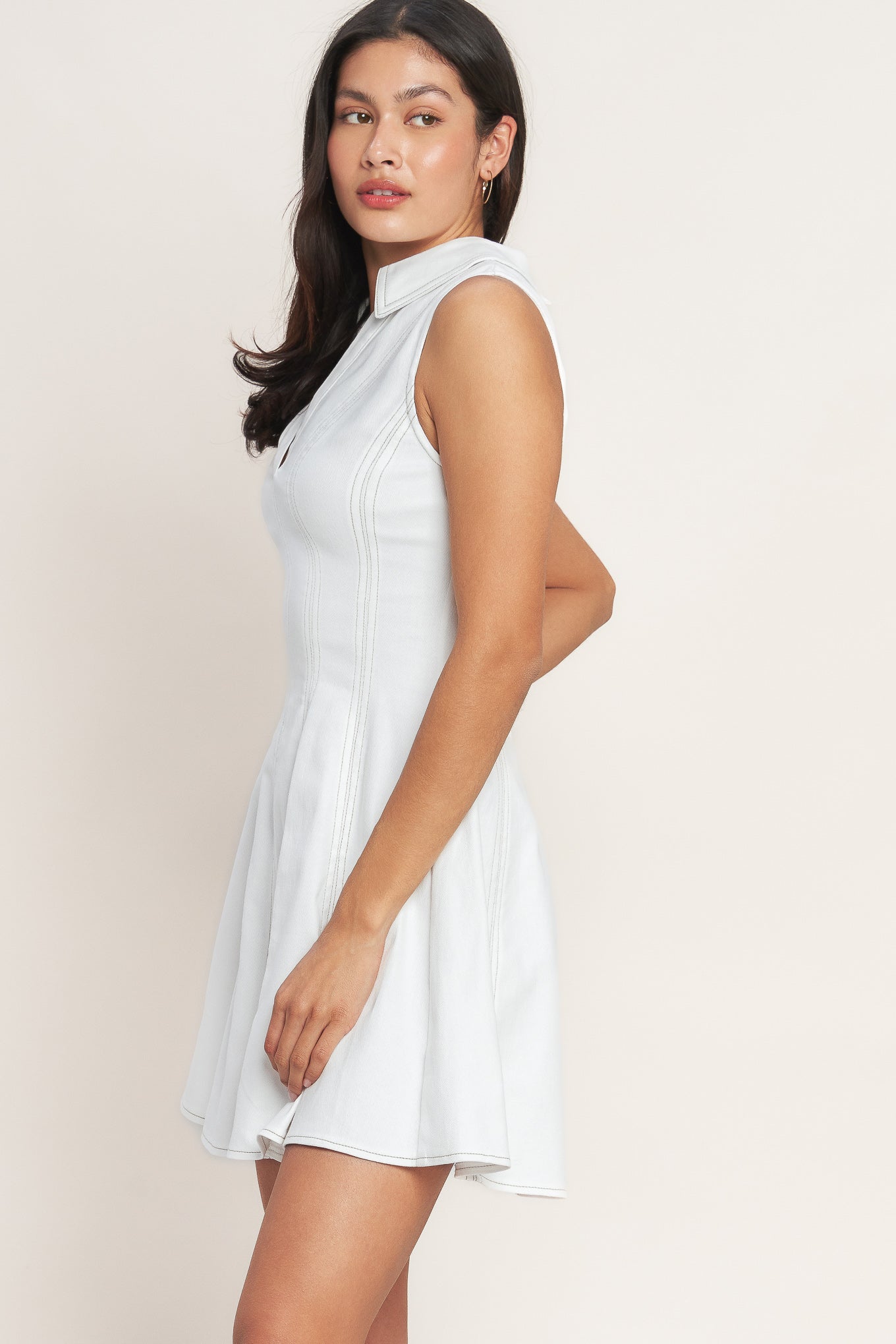 
A solid woven mini dress featuring collar, V neckline, sleeveless, circle skirt and back zipper closure

Details:

Self : 97% Cotton 3% Spandex

Size &amp; Fit

- Model is 5`8" And Wearing Size Small
- Measurements Taken From Size Small
- Approx. Length: 35" FLYING TOMATO