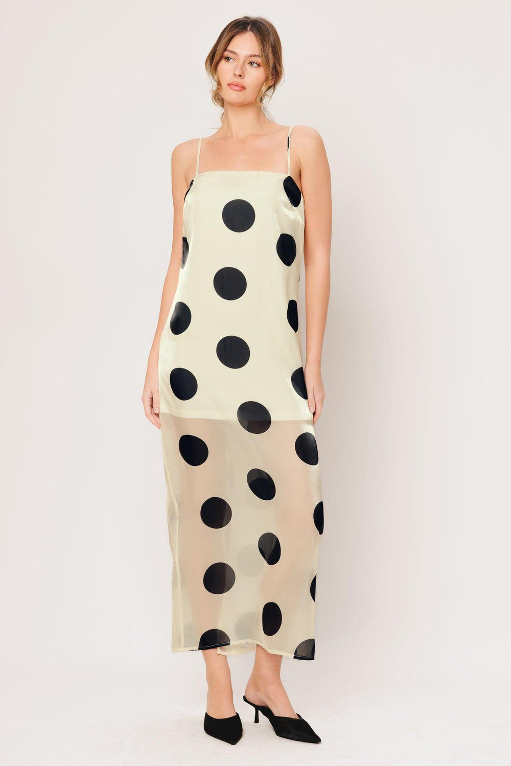 Details:

Self: 100% Polyester

Lining: 100% Polyester

Size & Fit

-Model is 5`8" And Wearing Size Small
-Measurements Taken From Size Small
-Approx. Length: 55"