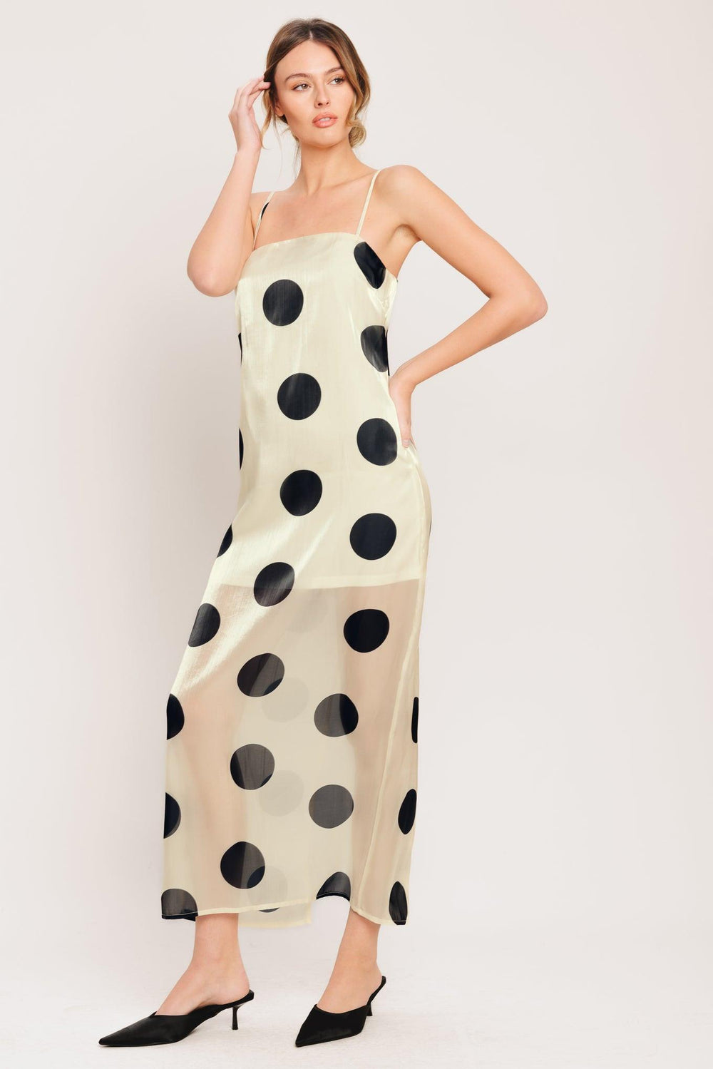 Details:

Self: 100% Polyester

Lining: 100% Polyester

Size & Fit

-Model is 5`8" And Wearing Size Small
-Measurements Taken From Size Small
-Approx. Length: 55"