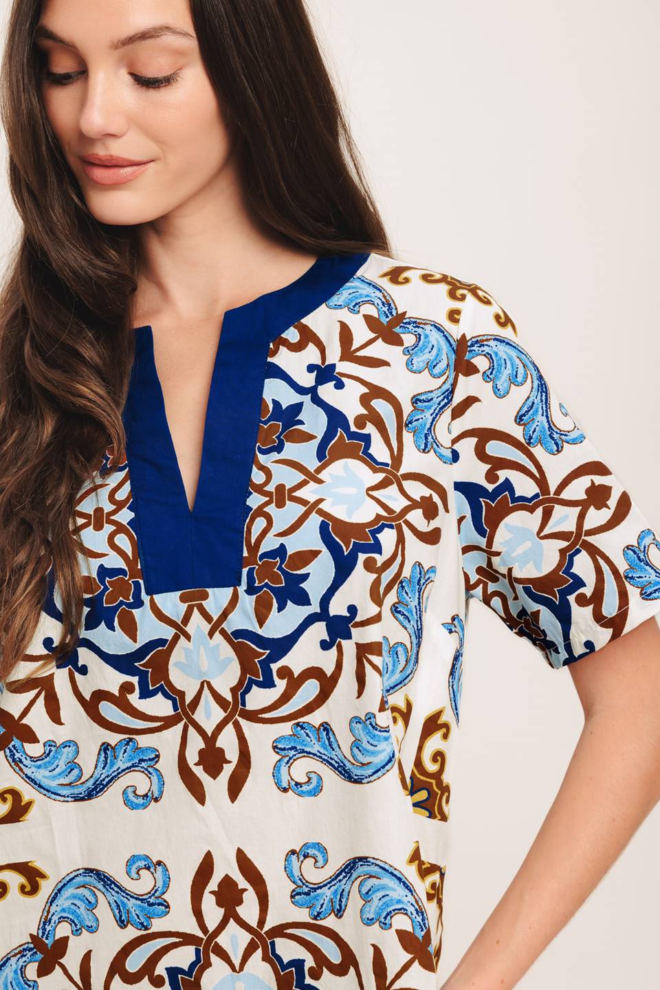 A printed woven mini dress featuring round neckline with V front and short sleeve

Details:

Self: 100% Cotton

Size & Fit

-Model is 5`8" And Wearing Size Small
-Measurements Taken From Size Small
-Approx. Length: 35"