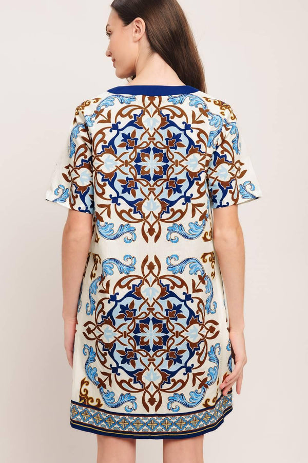 A printed woven mini dress featuring round neckline with V front and short sleeve

Details:

Self: 100% Cotton

Size & Fit

-Model is 5`8" And Wearing Size Small
-Measurements Taken From Size Small
-Approx. Length: 35"